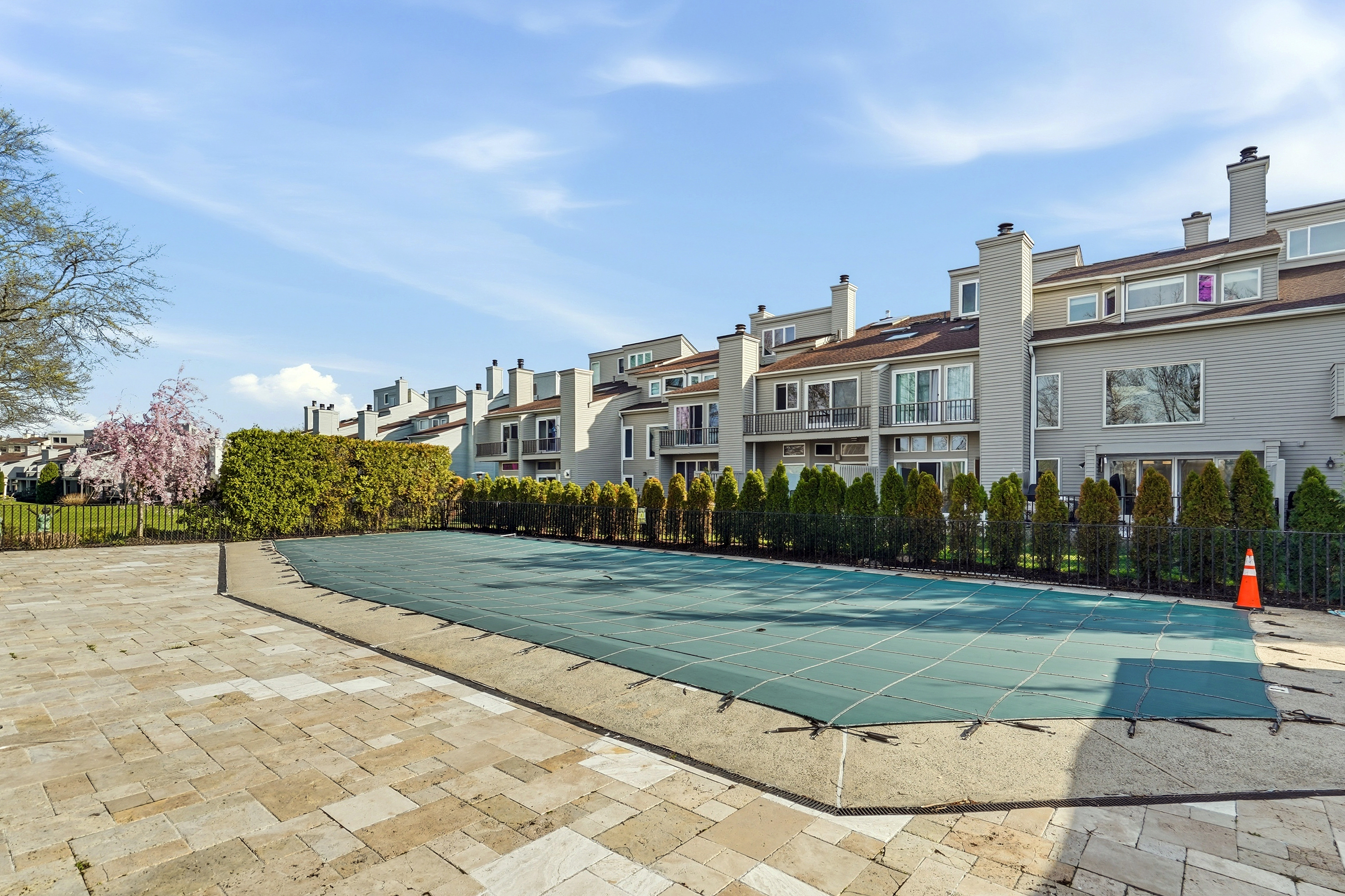  Exclusive Townhouse with Serene Lake Views. - 物件實景