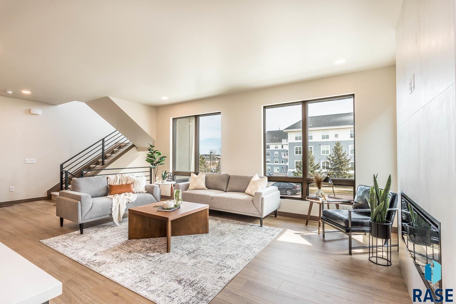 Sioux Falls, South Dakota, 57106, United States, ,Residential,For Sale,1986514