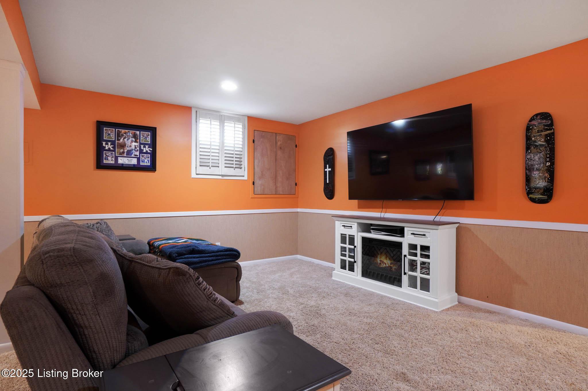 Louisville, Kentucky, 40299, United States, 3 Bedrooms Bedrooms, ,4 BathroomsBathrooms,Residential,For Sale,2000684