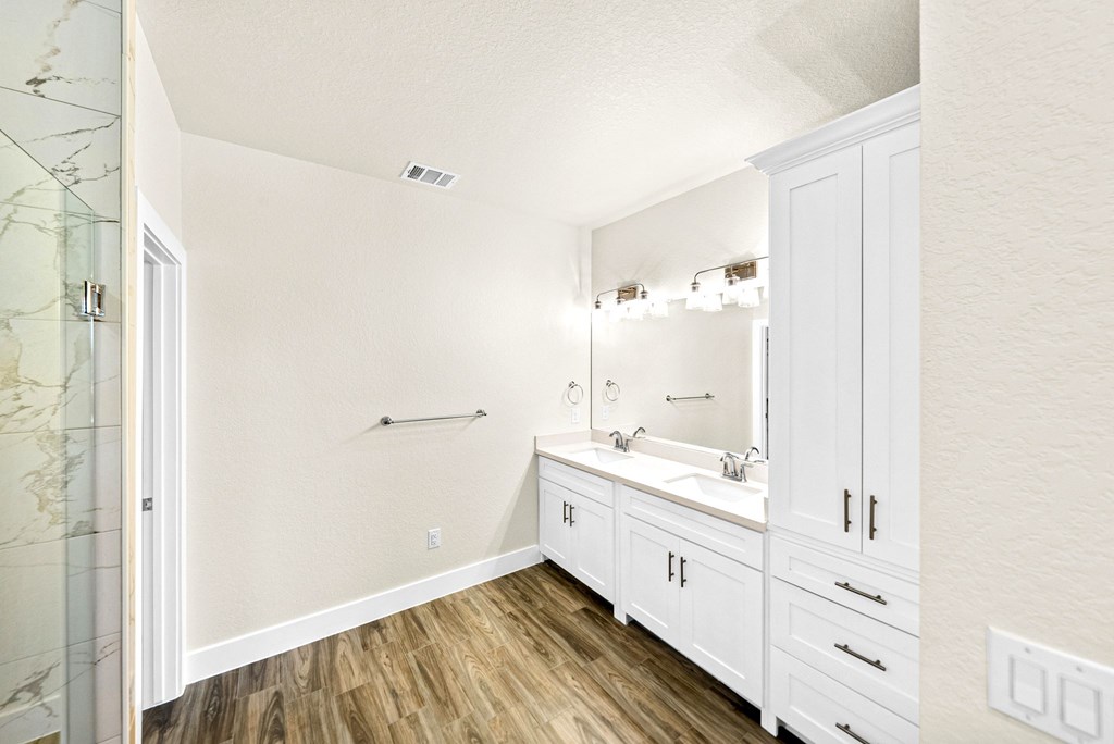 Kerrville, Texas, 78028, United States, 4 Bedrooms Bedrooms, ,3 BathroomsBathrooms,Residential,For Sale,2008788