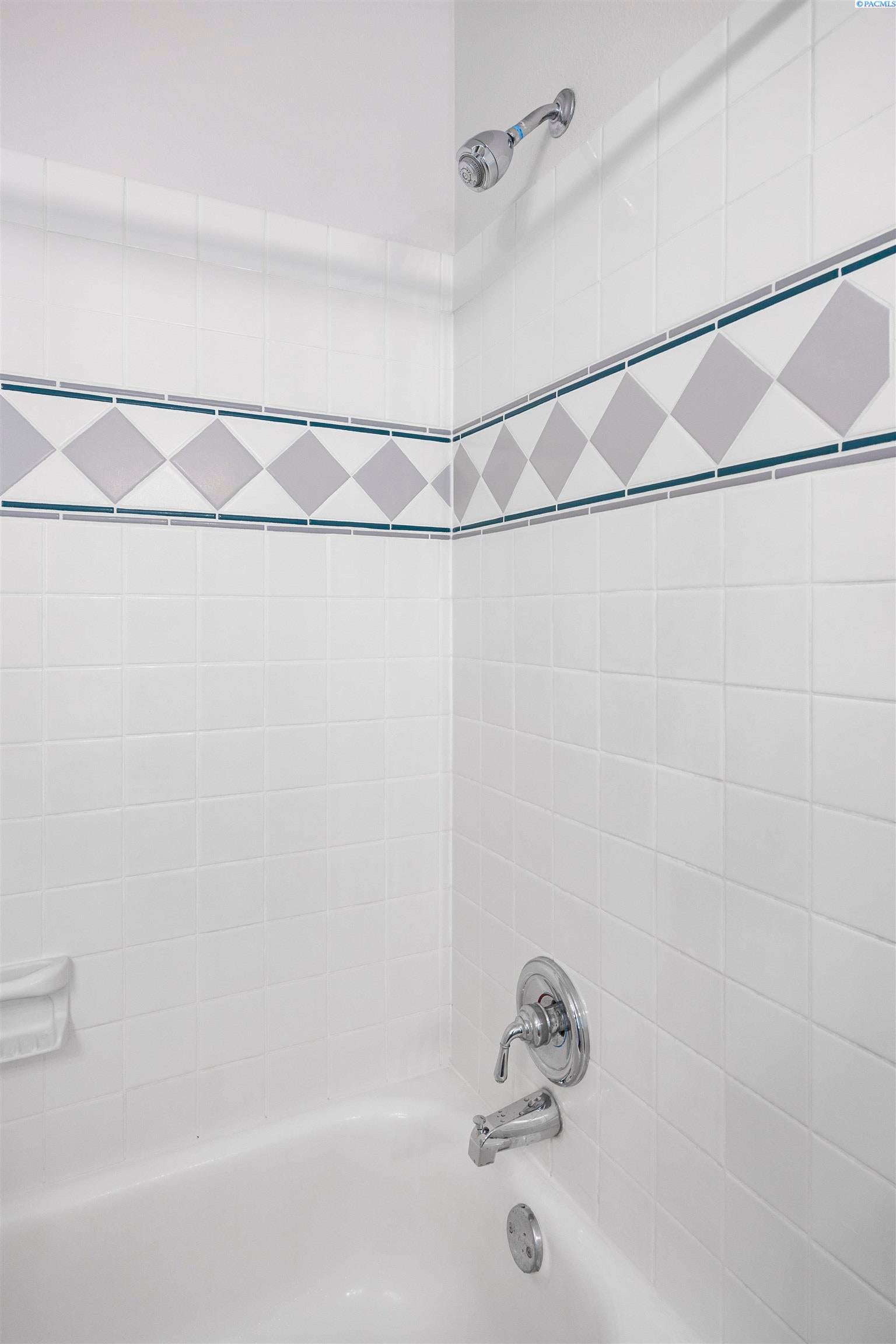 Grandview, Washington, 98930, United States, 4 Bedrooms Bedrooms, ,3 BathroomsBathrooms,Residential,For Sale,2007847