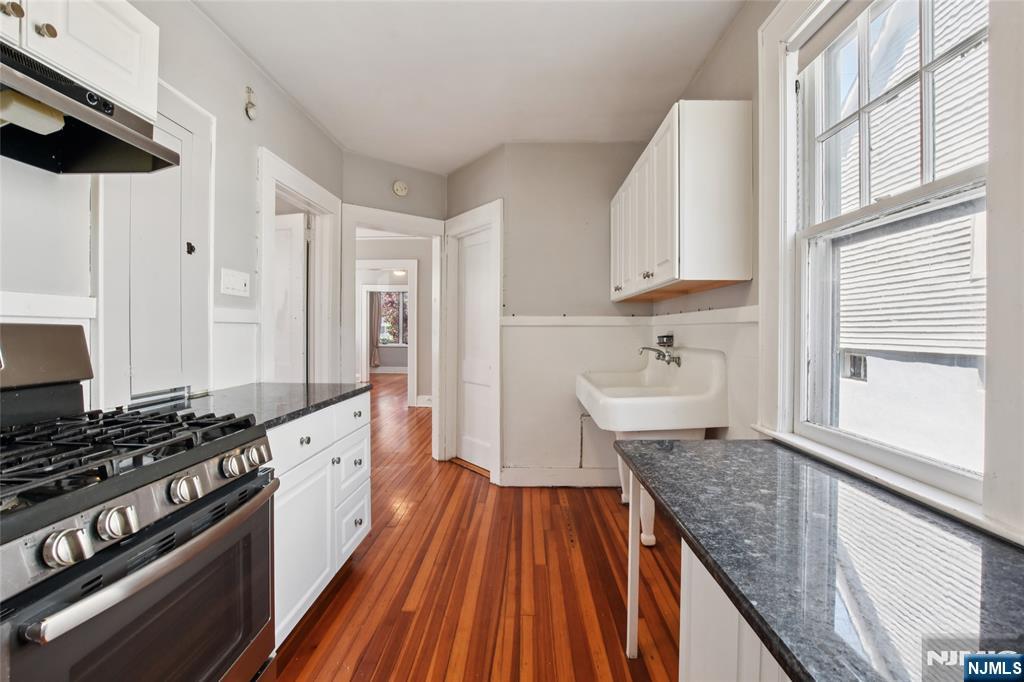 Bloomfield, New Jersey, 07003, United States, 4 Bedrooms Bedrooms, ,2 BathroomsBathrooms,Residential,For Sale,1897617