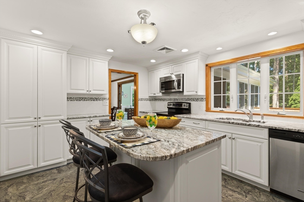 Easton, Massachusetts, 02356, United States, 4 Bedrooms Bedrooms, ,2 BathroomsBathrooms,Residential,For Sale,1896816
