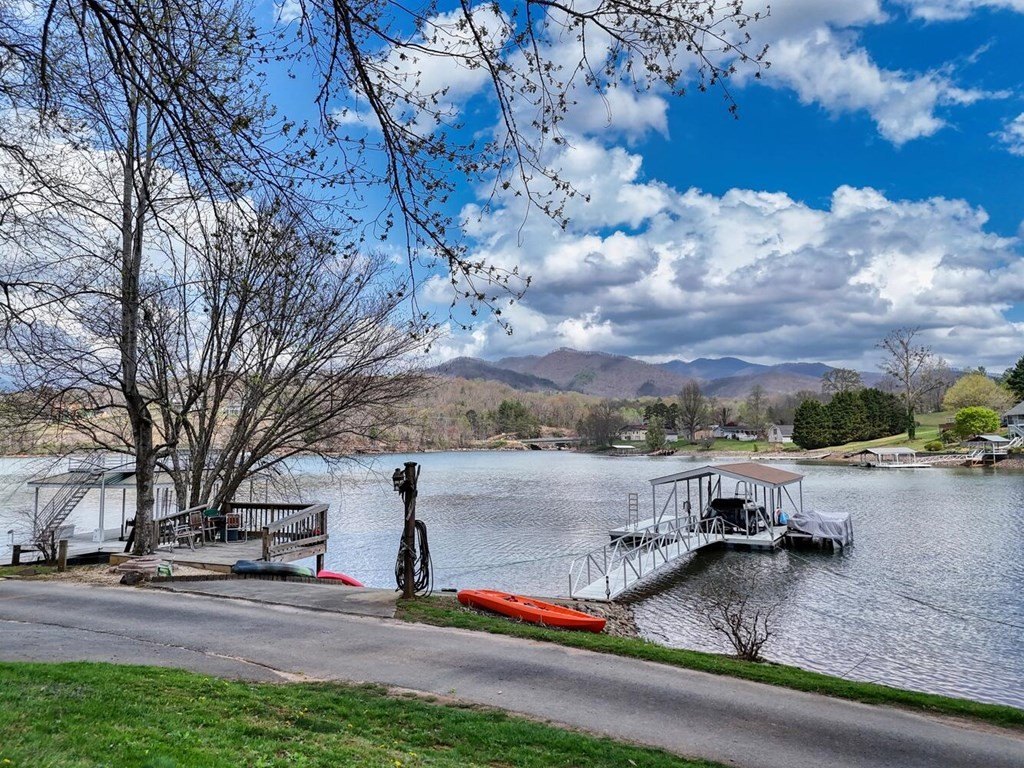 Hayesville, North Carolina, 28904, United States, 3 Bedrooms Bedrooms, ,4 BathroomsBathrooms,Residential,For Sale,1758410