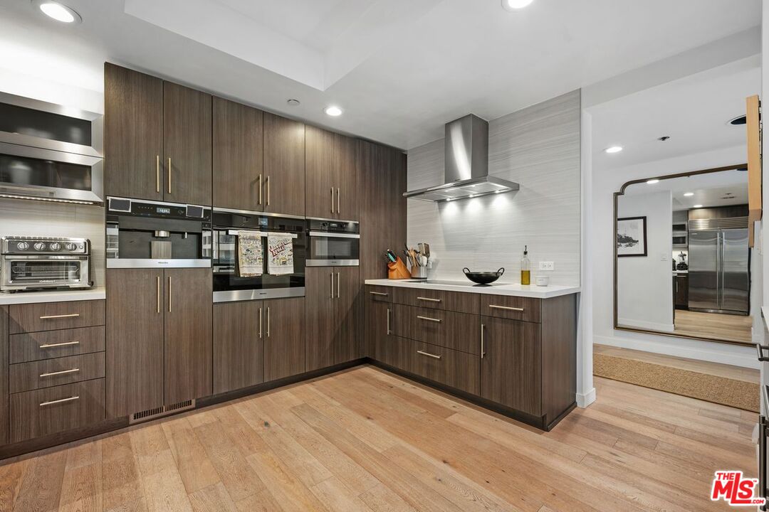 Los Angeles, California, 90024, United States, 2 Bedrooms Bedrooms, ,2 BathroomsBathrooms,Residential,For Sale,1901697