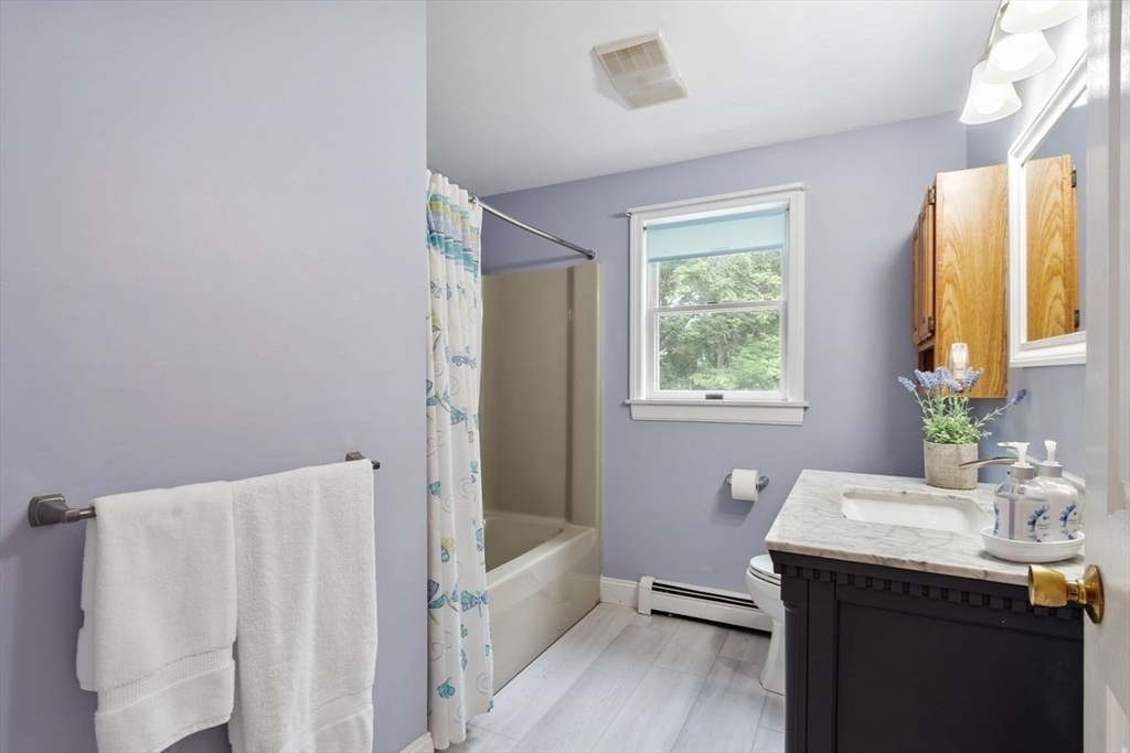 Peabody, Massachusetts, 01960, United States, 5 Bedrooms Bedrooms, ,4 BathroomsBathrooms,Residential,For Sale,1913730