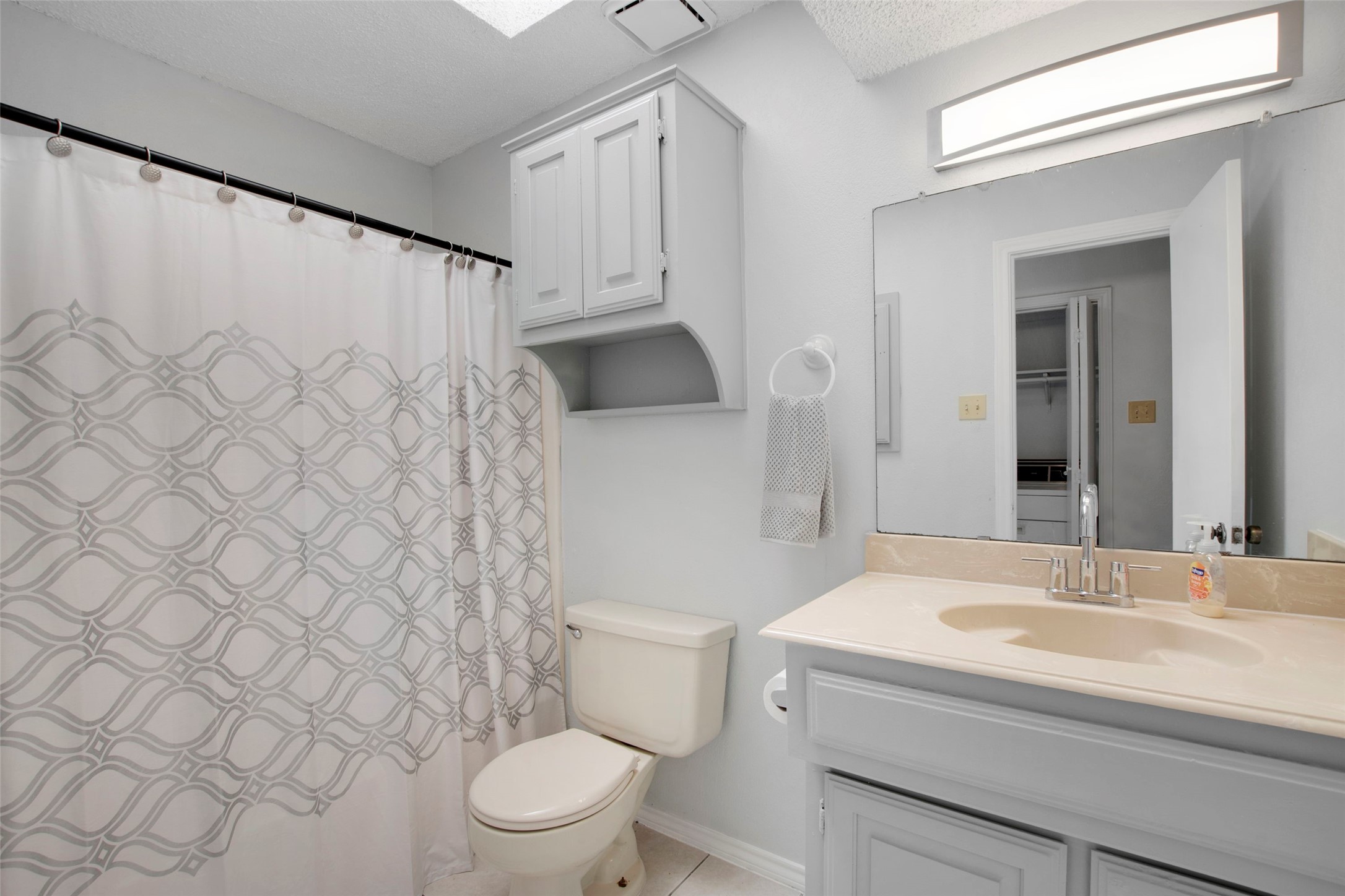Sachse, Texas, 75048, United States, 6 Bedrooms Bedrooms, ,4 BathroomsBathrooms,Residential,For Sale,1805527