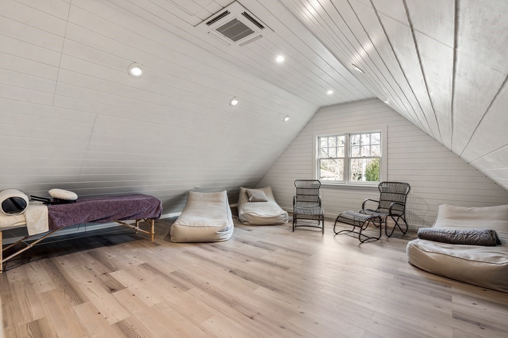 Newton, Massachusetts, 02465, United States, 5 Bedrooms Bedrooms, ,6 BathroomsBathrooms,Residential,For Sale,1908545