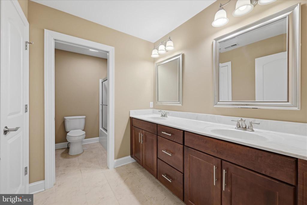 Winchester, Virginia, 22602, United States, 6 Bedrooms Bedrooms, ,5 BathroomsBathrooms,Residential,For Sale,2032756