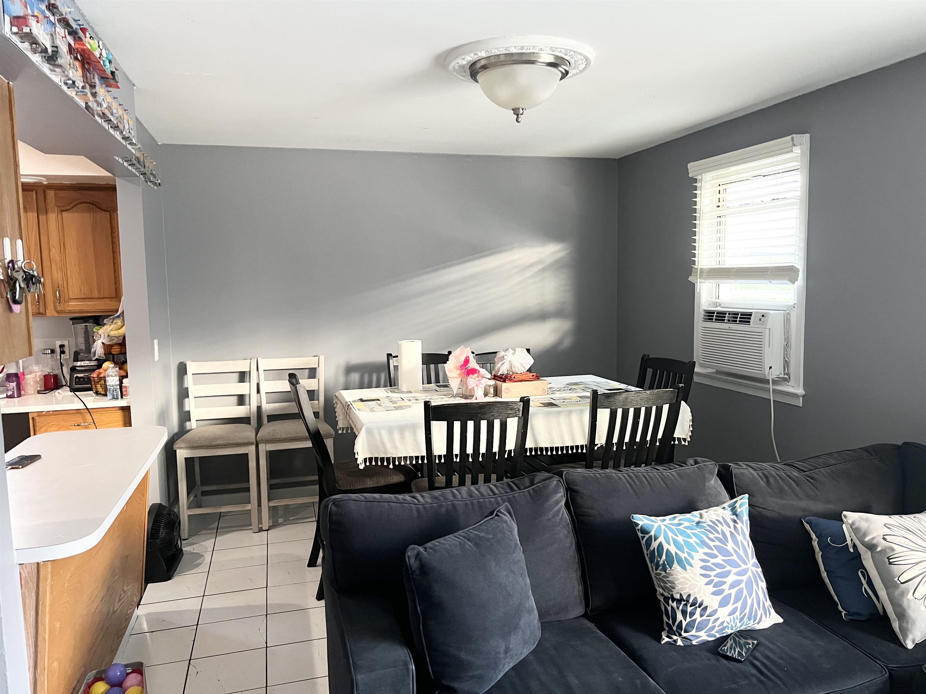 West New York, New Jersey, 07093, United States, 5 Bedrooms Bedrooms, ,2 BathroomsBathrooms,Residential,For Sale,1890881
