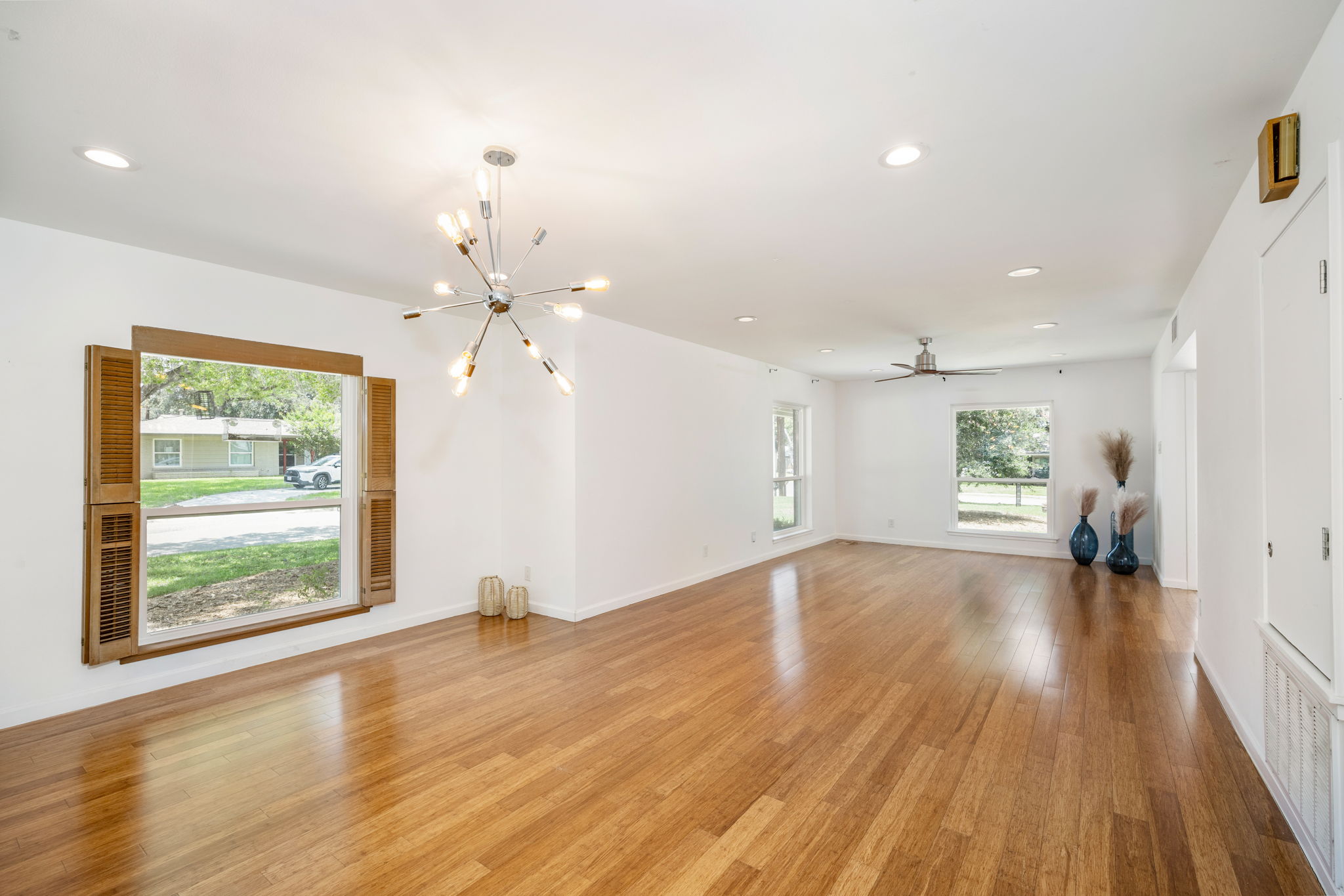  Refined Mid-Century Modern with Casita in Alamo Heights ISD - 物件實景