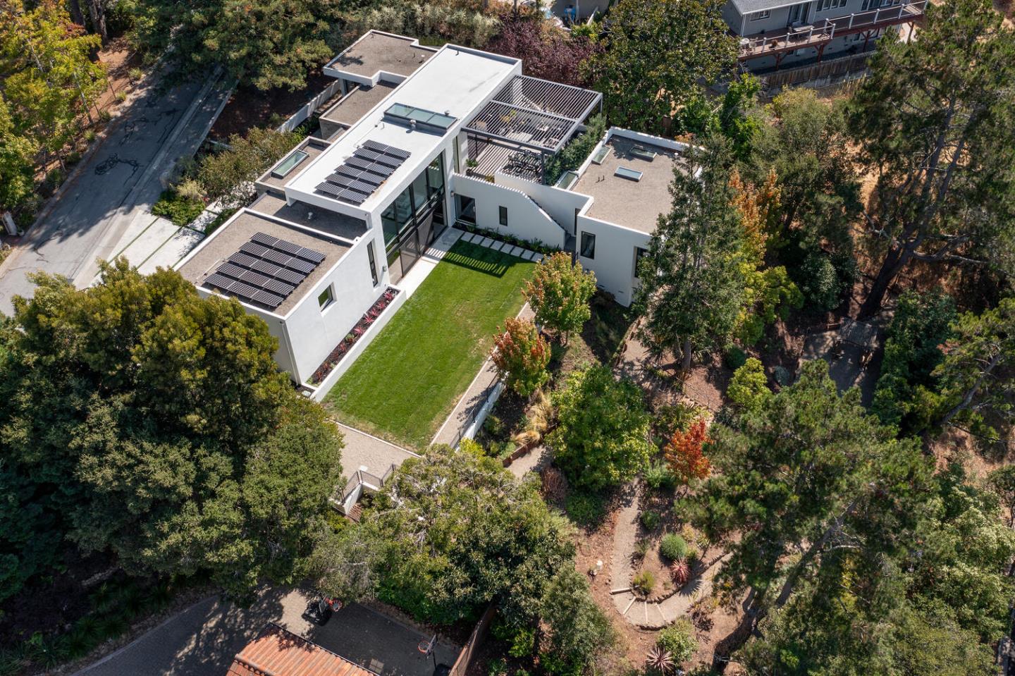 Hillsborough, California, 94010, United States, 4 Bedrooms Bedrooms, ,4 BathroomsBathrooms,Residential,For Sale,1940543