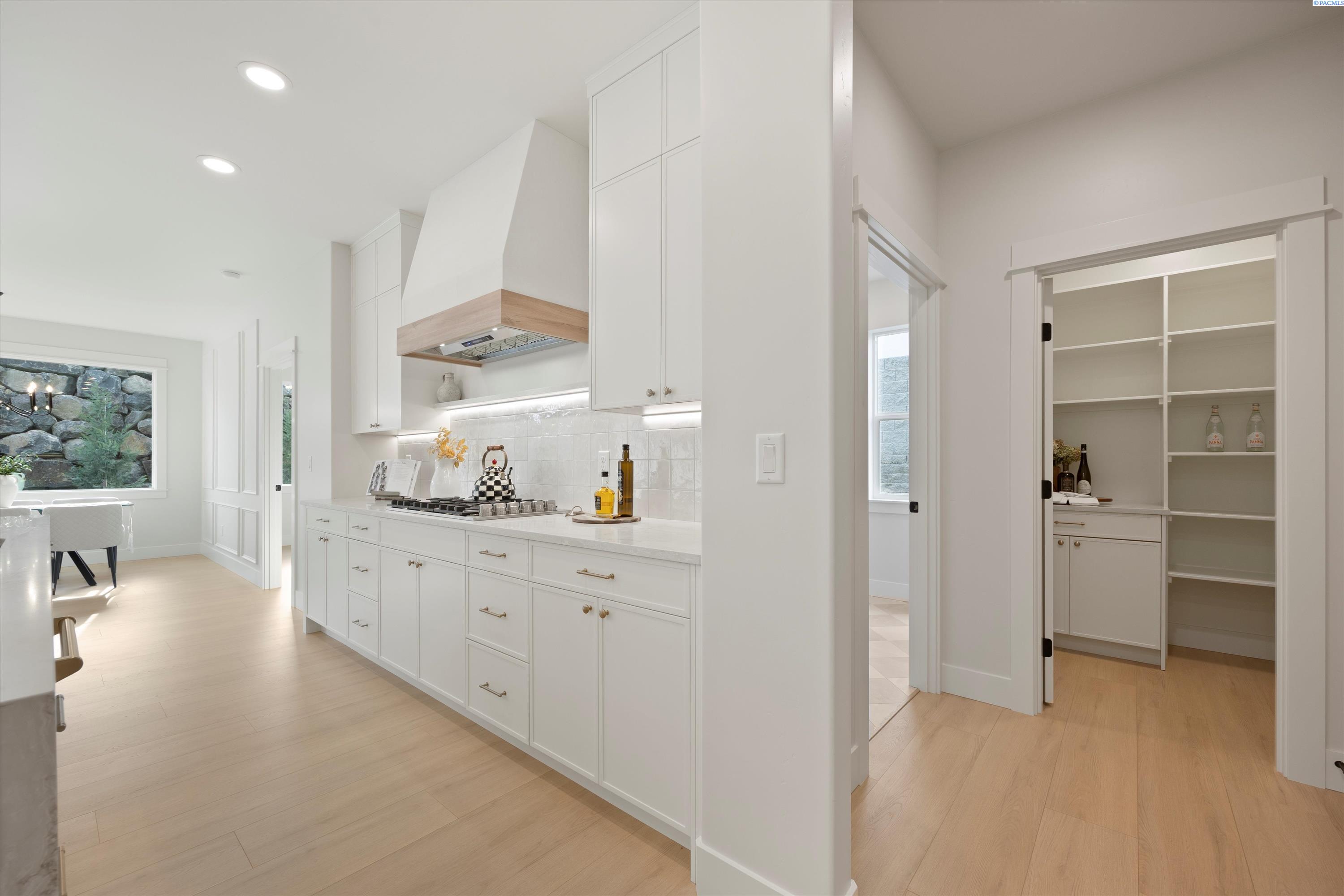 Richland, Washington, 99352, United States, 4 Bedrooms Bedrooms, ,3 BathroomsBathrooms,Residential,For Sale,1991503