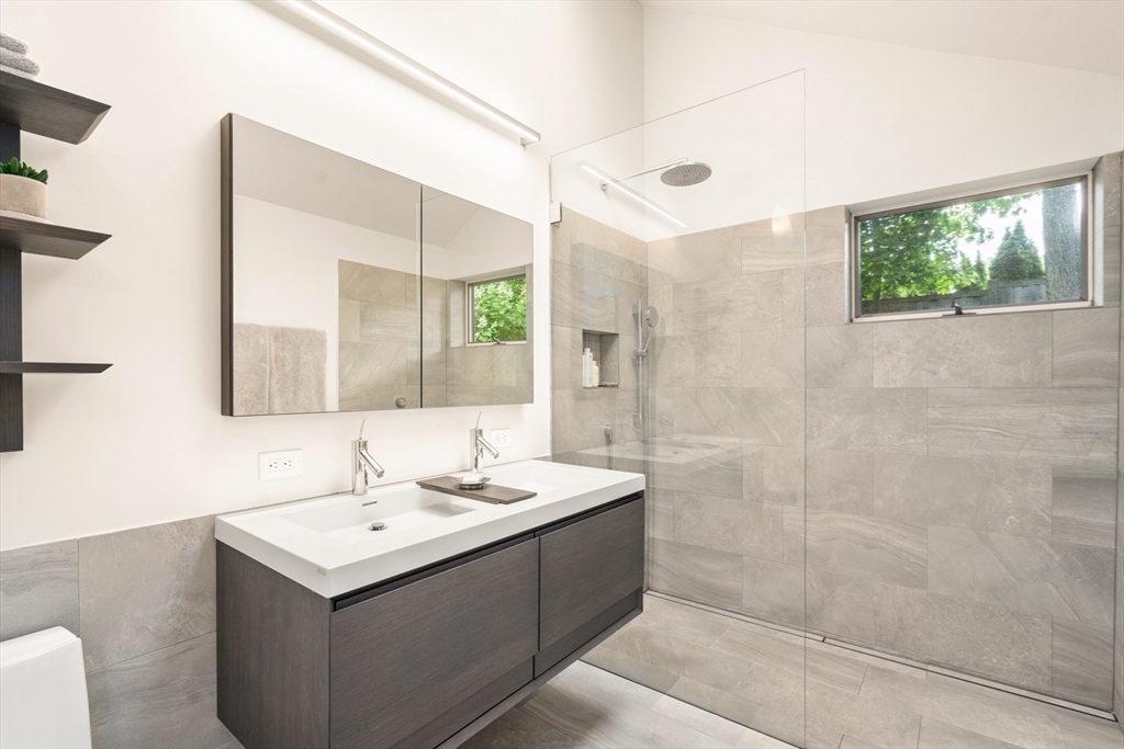 Brookline, Massachusetts, 02467, United States, 3 Bedrooms Bedrooms, ,3 BathroomsBathrooms,Residential,For Sale,1941652
