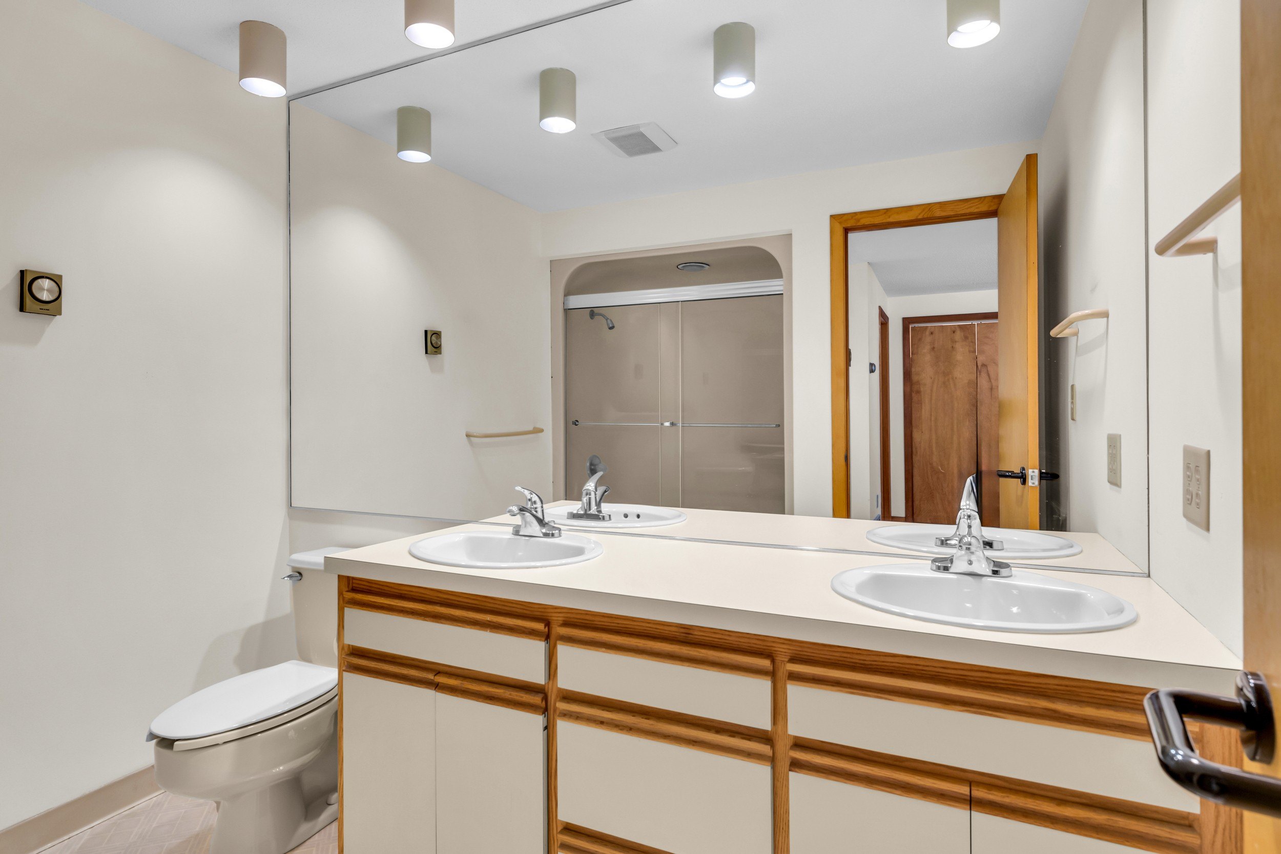 Granby, Connecticut, 06060, United States, 3 Bedrooms Bedrooms, ,3 BathroomsBathrooms,Residential,For Sale,1996436