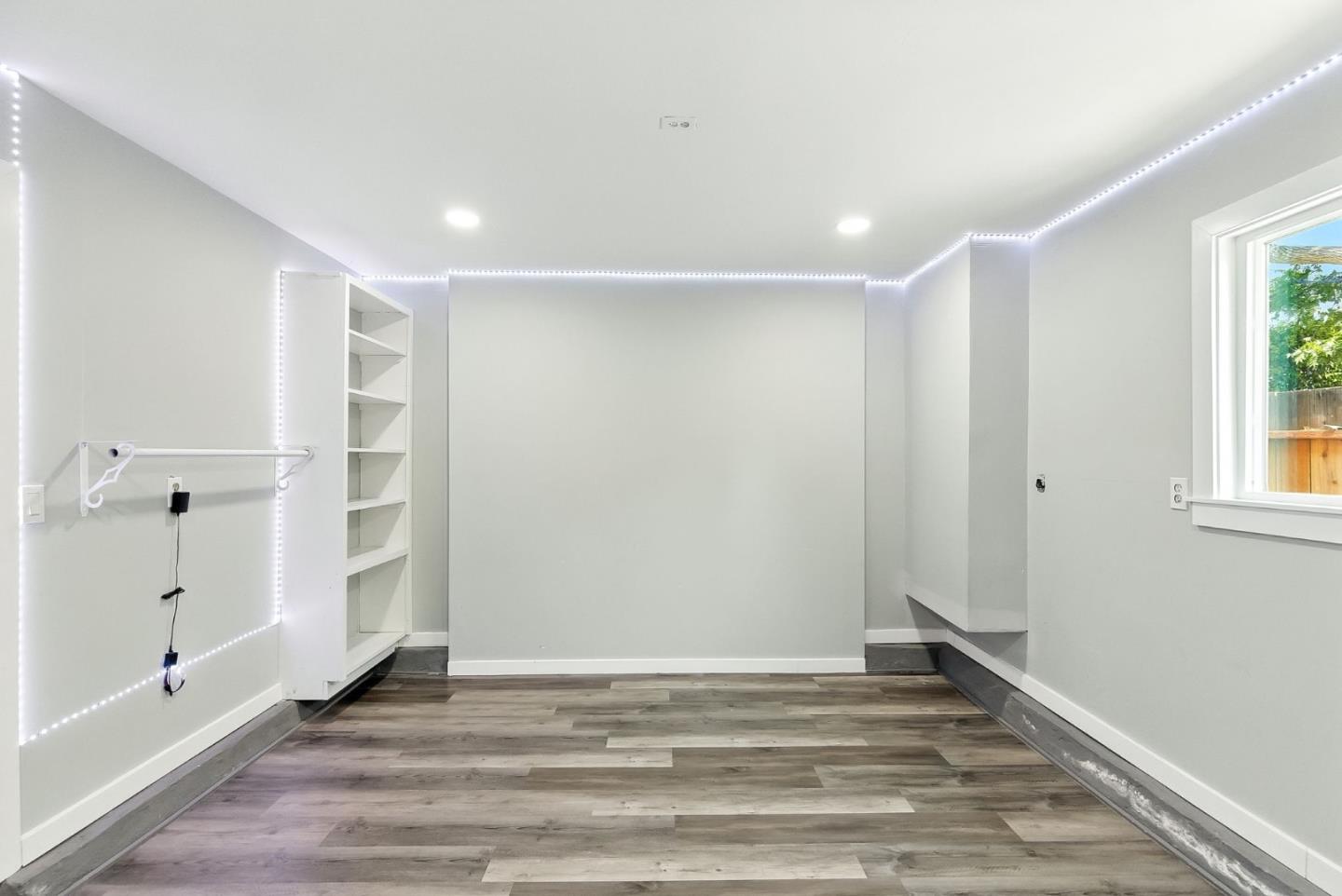 Redwood City, California, 94063, United States, 2 Bedrooms Bedrooms, ,1 BathroomBathrooms,Residential,For Sale,1885449