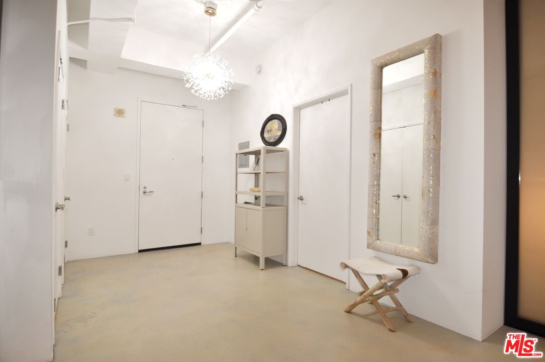 Los Angeles, California, 90014, United States, 1 Bedroom Bedrooms, ,1 BathroomBathrooms,Residential,For Sale,1777203