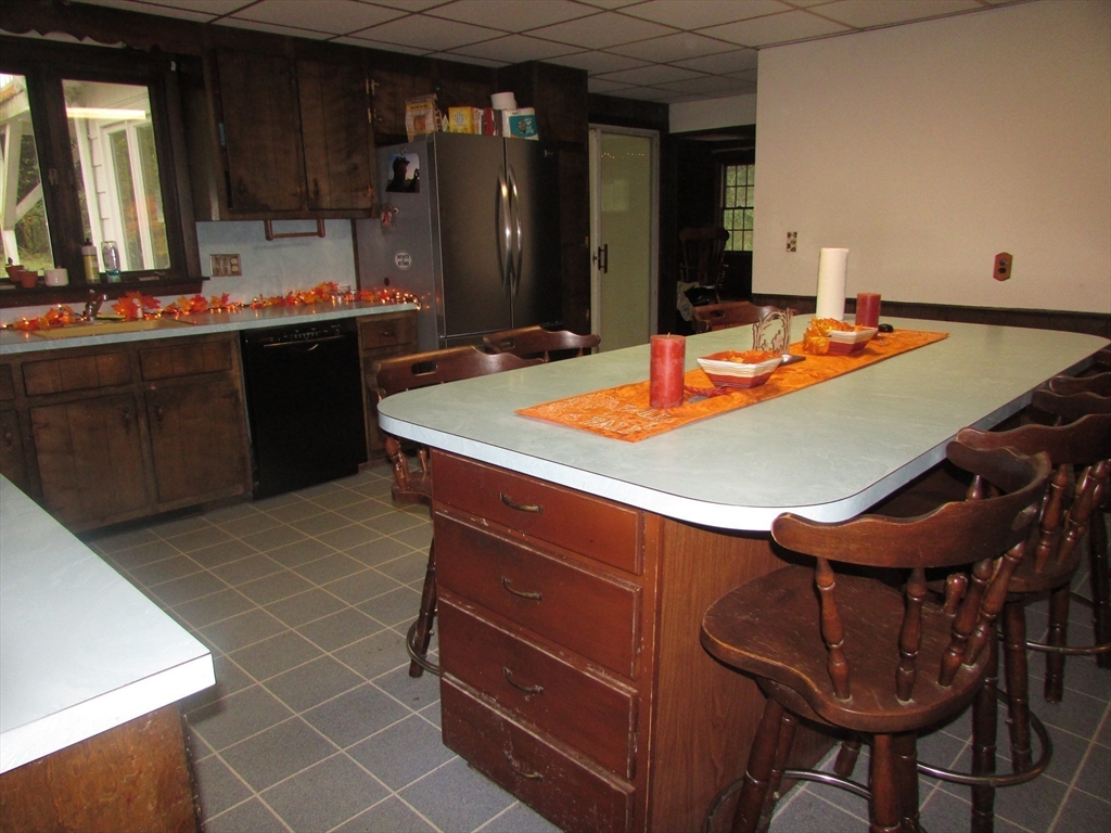 Attleboro, Massachusetts, 02703, United States, 4 Bedrooms Bedrooms, ,4 BathroomsBathrooms,Residential,For Sale,1974370