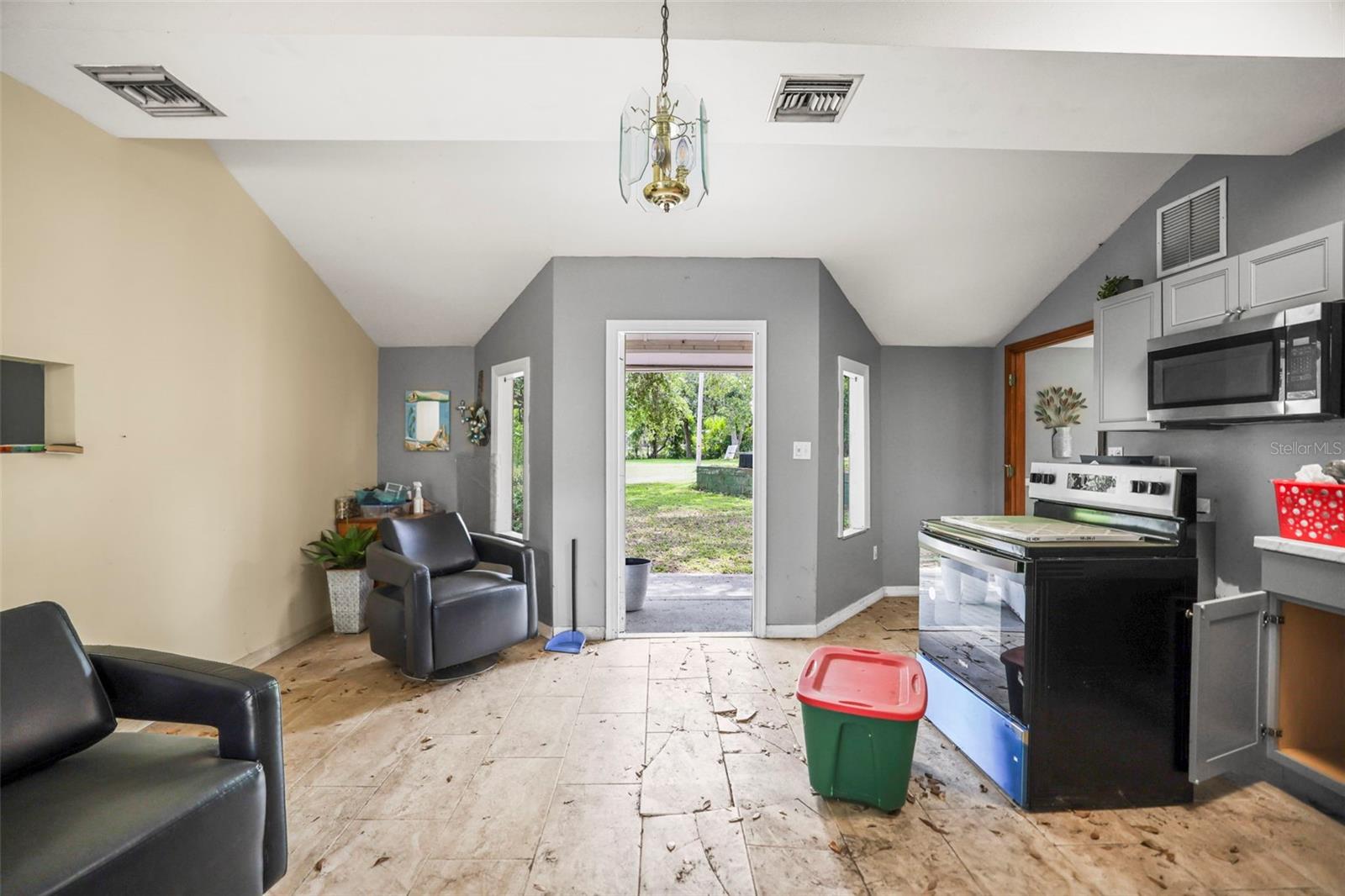 Clearwater, Florida, 33760, United States, 3 Bedrooms Bedrooms, ,2 BathroomsBathrooms,Residential,For Sale,1826177