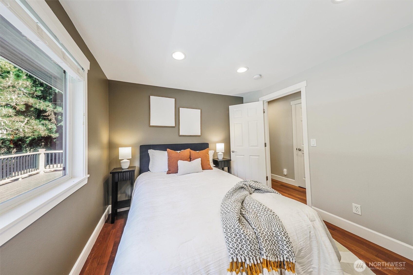 Sammamish, Washington, 98074, United States, 4 Bedrooms Bedrooms, ,1 BathroomBathrooms,Residential,For Sale,1985708