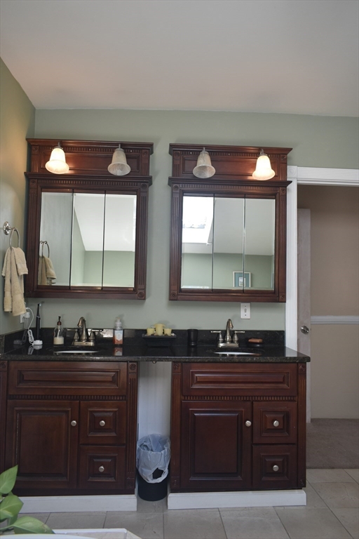 Spencer, Massachusetts, 01562, United States, 5 Bedrooms Bedrooms, ,4 BathroomsBathrooms,Residential,For Sale,1942925