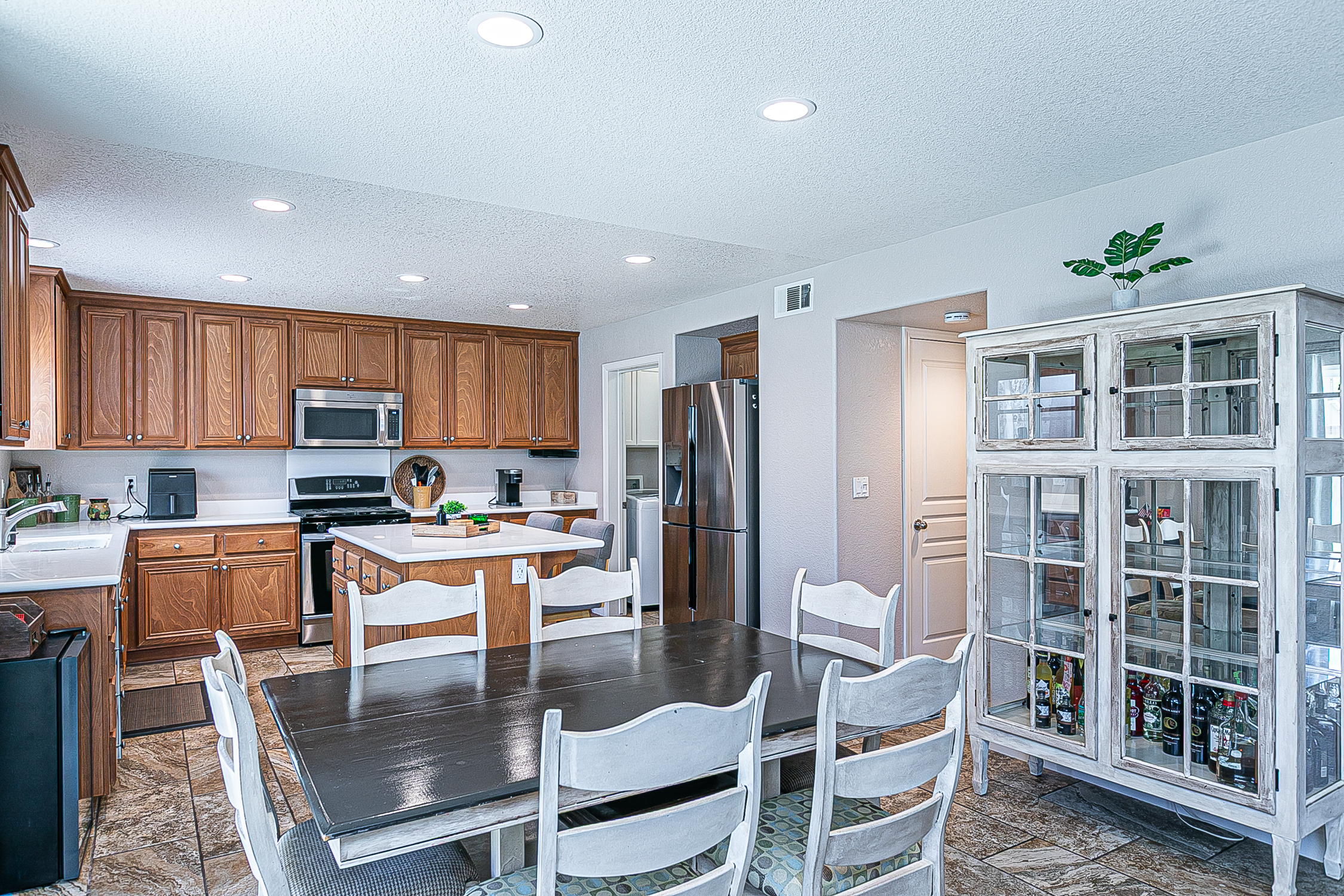 Lompoc, California, 93436, United States, 4 Bedrooms Bedrooms, ,3 BathroomsBathrooms,Residential,For Sale,1924716