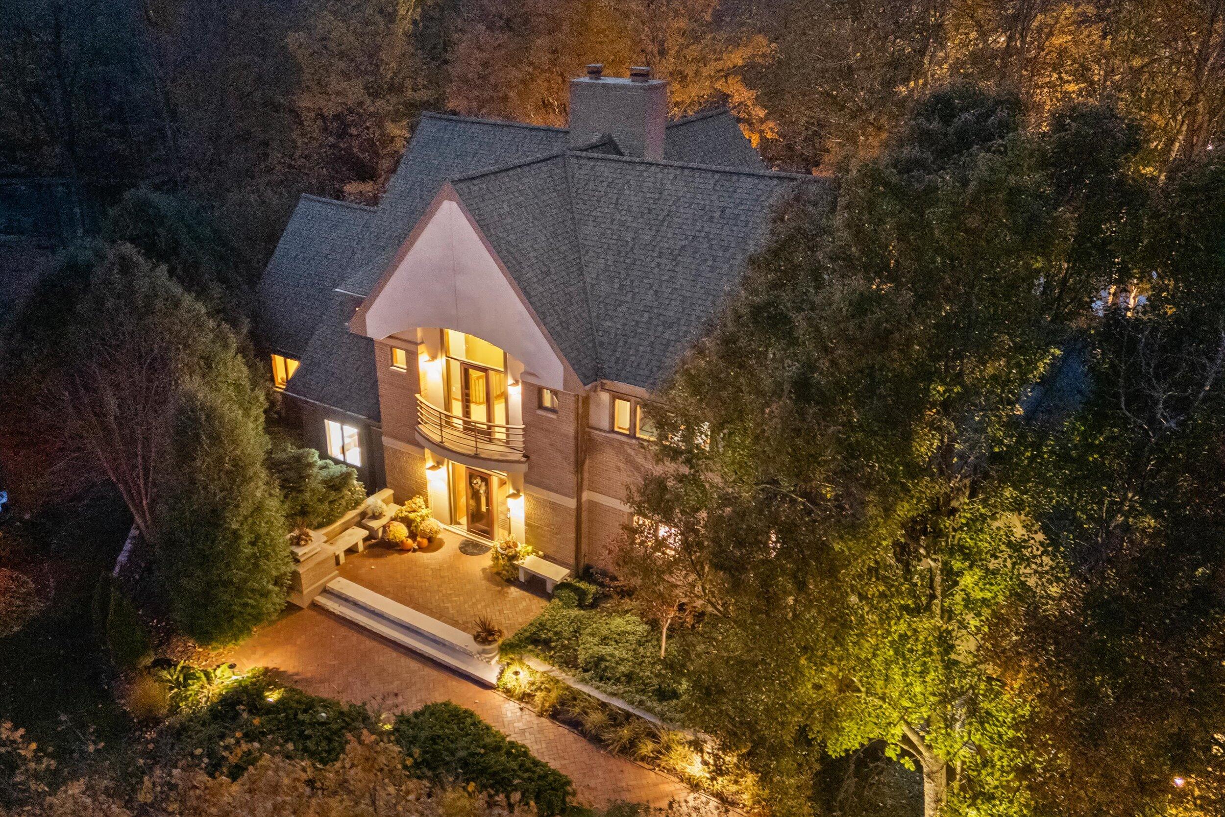 Grafton, Wisconsin, 53024, United States, 4 Bedrooms Bedrooms, ,6 BathroomsBathrooms,Residential,For Sale,1989565