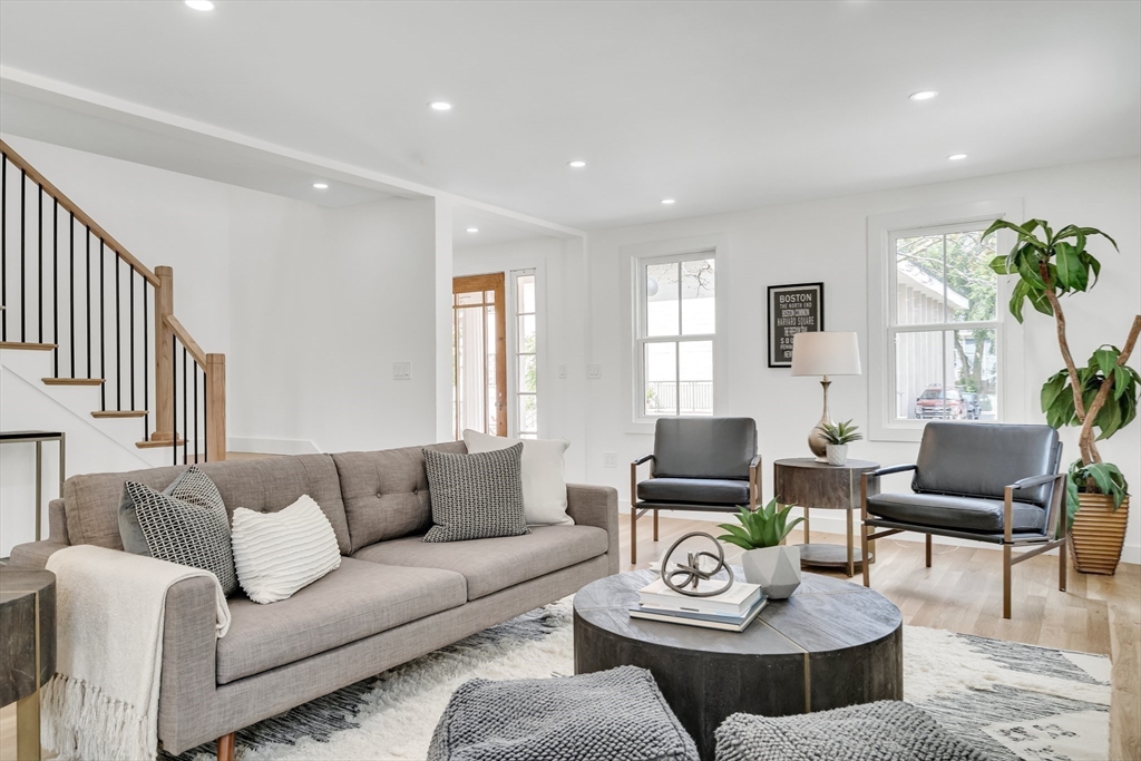 Cambridge, Massachusetts, 02139, United States, 4 Bedrooms Bedrooms, ,5 BathroomsBathrooms,Residential,For Sale,1891277