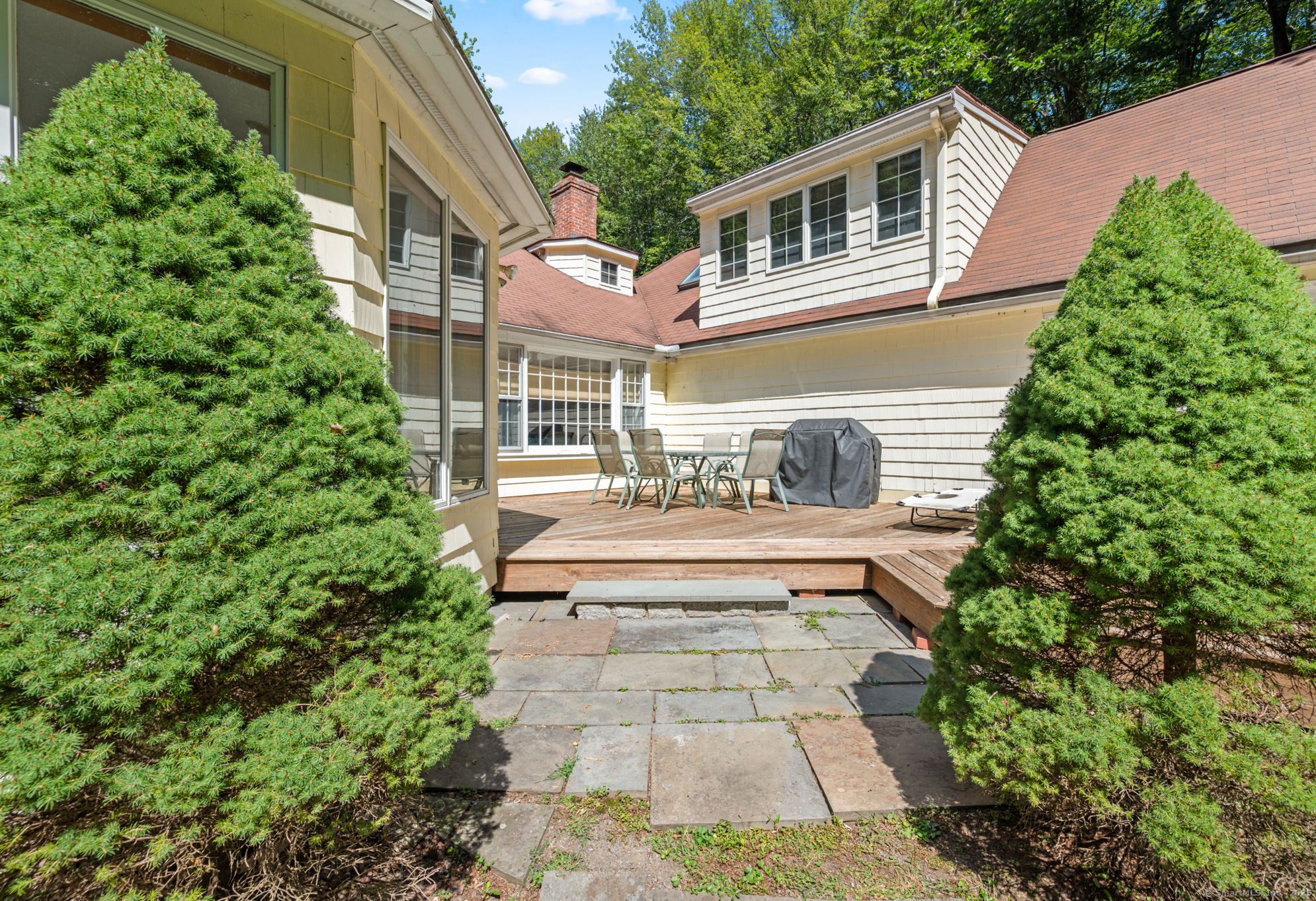 Avon, Connecticut, 06001, United States, 5 Bedrooms Bedrooms, ,5 BathroomsBathrooms,Residential,For Sale,1942317