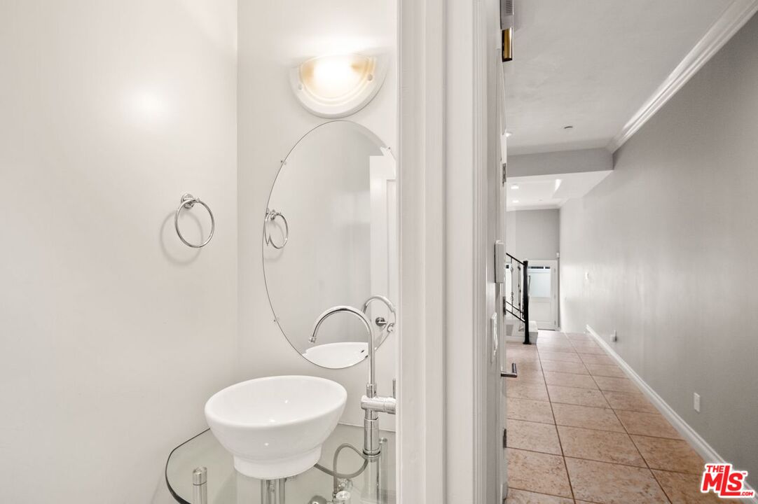 Agoura Hills, California, 91301, United States, 3 Bedrooms Bedrooms, ,3 BathroomsBathrooms,Residential,For Sale,1919478