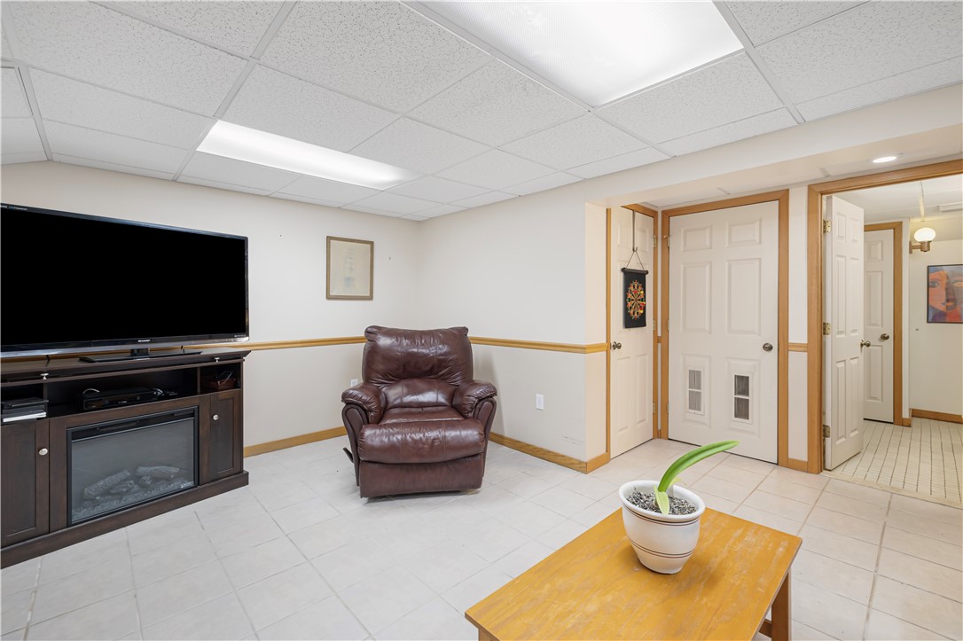 Cranston, Rhode Island, 02921, United States, 4 Bedrooms Bedrooms, ,3 BathroomsBathrooms,Residential,For Sale,1787177