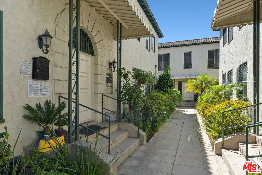 Los Angeles, California, 90019, United States, 12 Bedrooms Bedrooms, ,Residential,For Sale,1885364