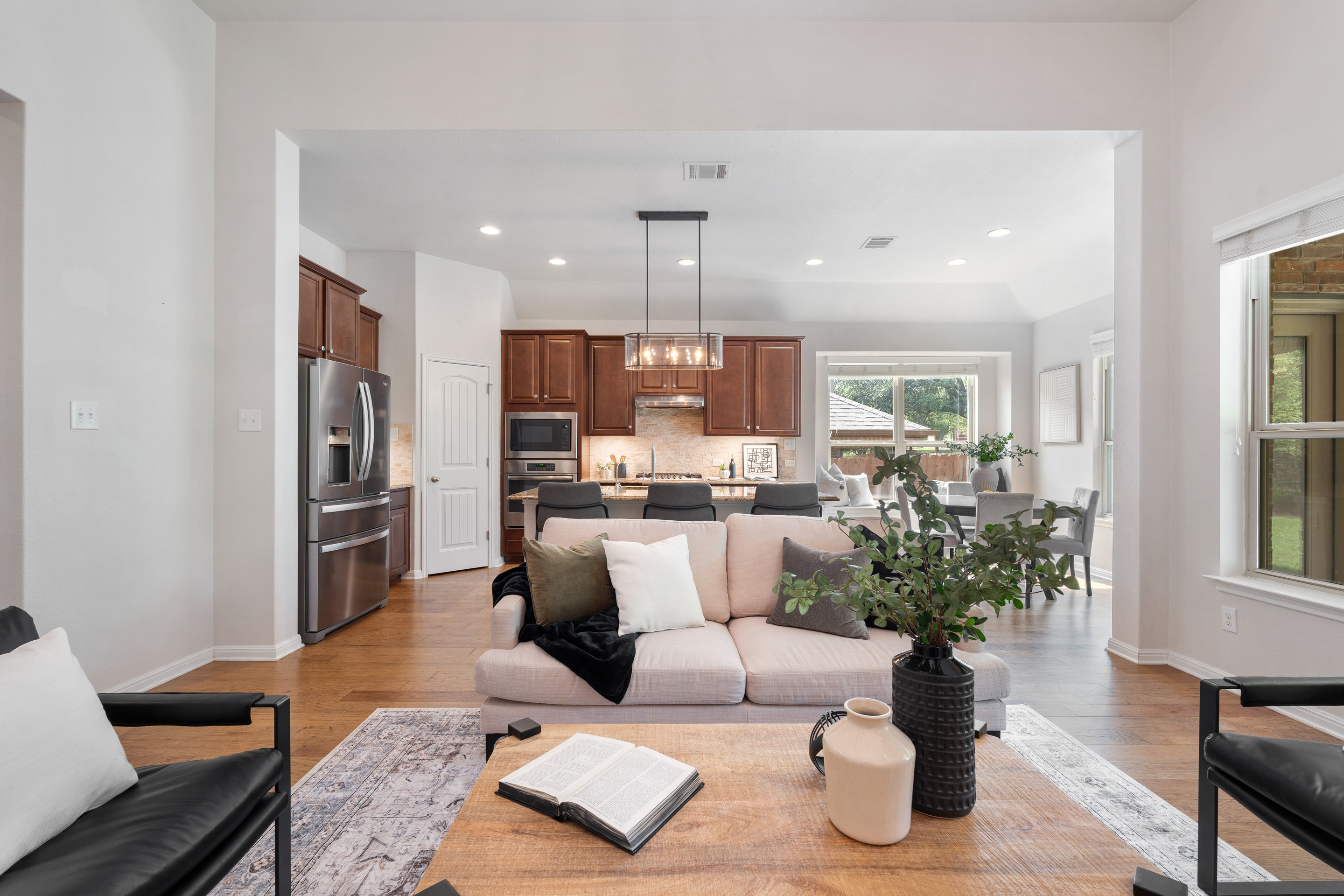  Beautifully Updated on a Prime Greenbelt Lot - 物件實景