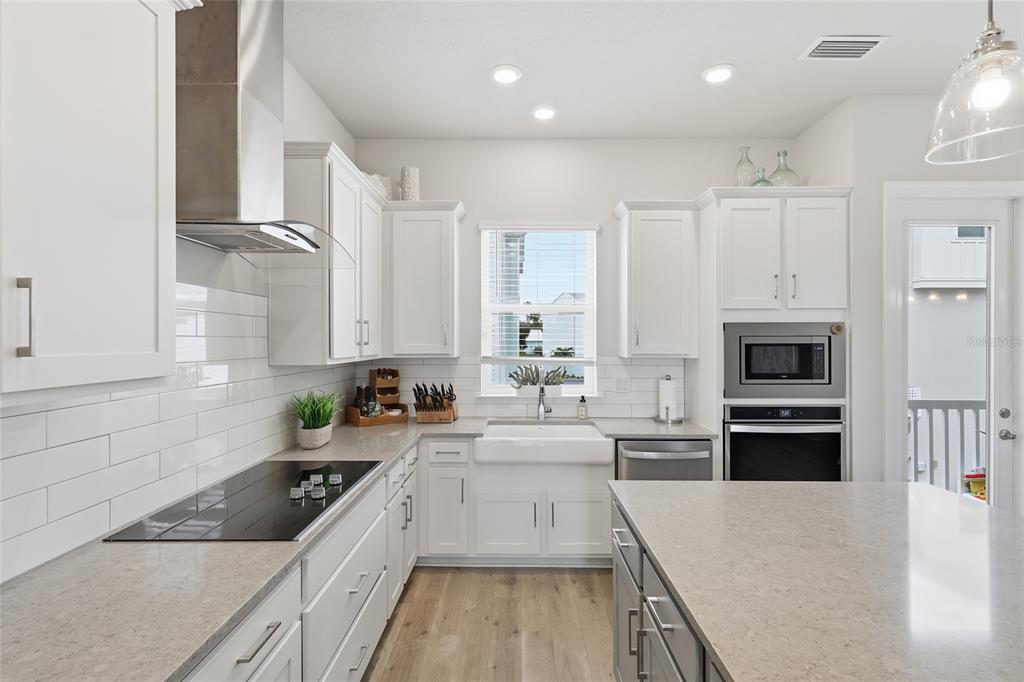 Sarasota, Florida, 34237, United States, 3 Bedrooms Bedrooms, ,4 BathroomsBathrooms,Residential,For Sale,1989213