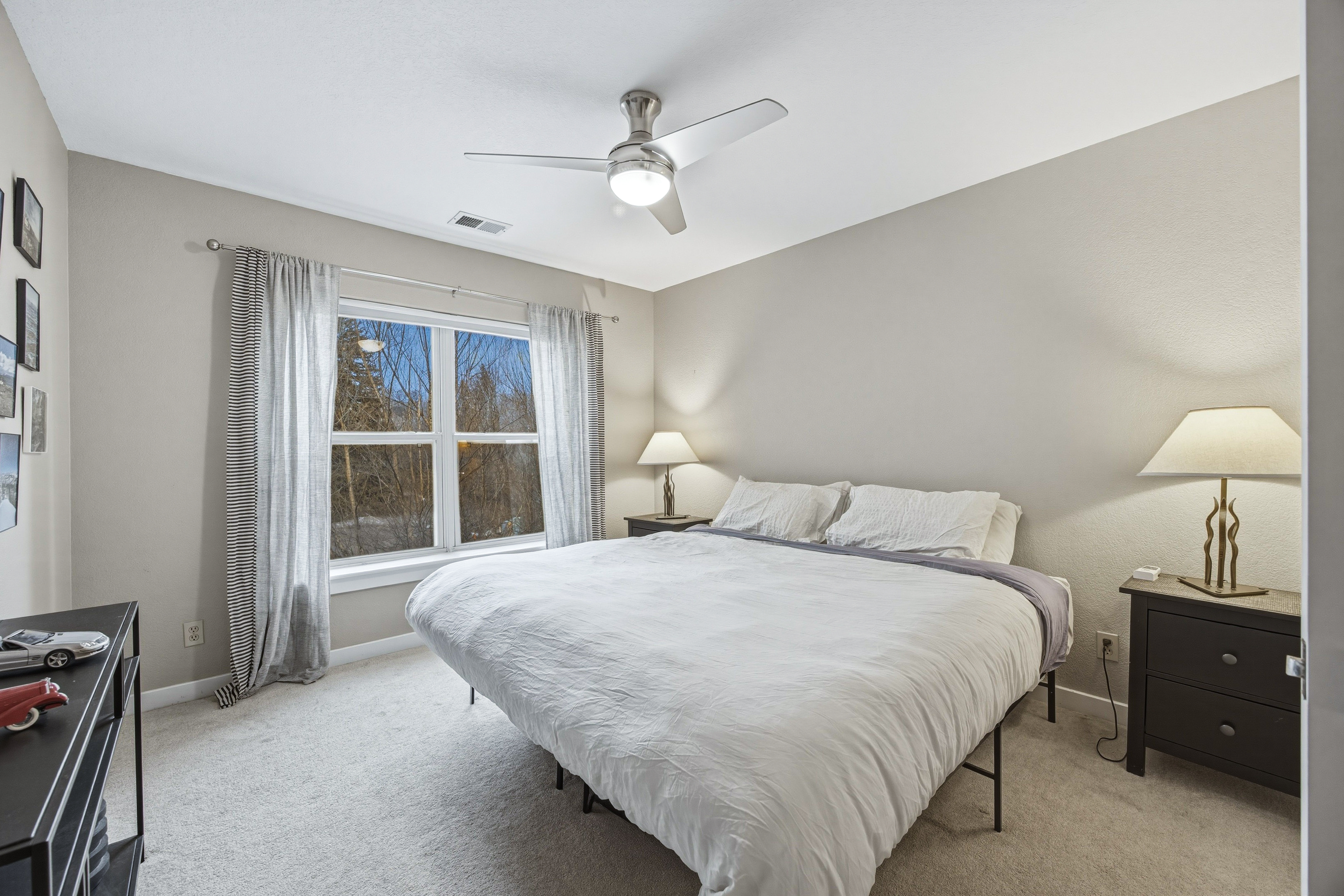  Updated, Bright, South-Facing Corner Residence in the Heart of Edwards - 物件實景
