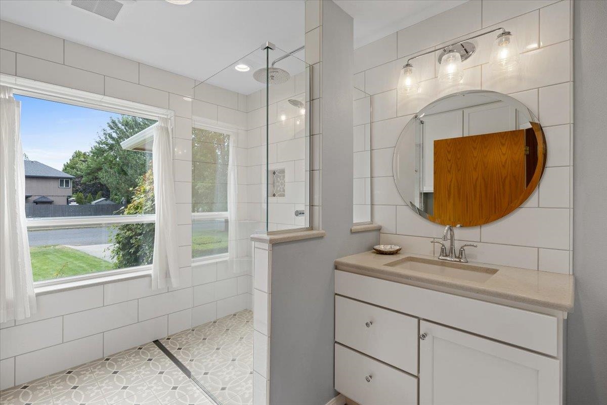 Spokane, Washington, 99223, United States, 4 Bedrooms Bedrooms, ,3 BathroomsBathrooms,Residential,For Sale,1950808