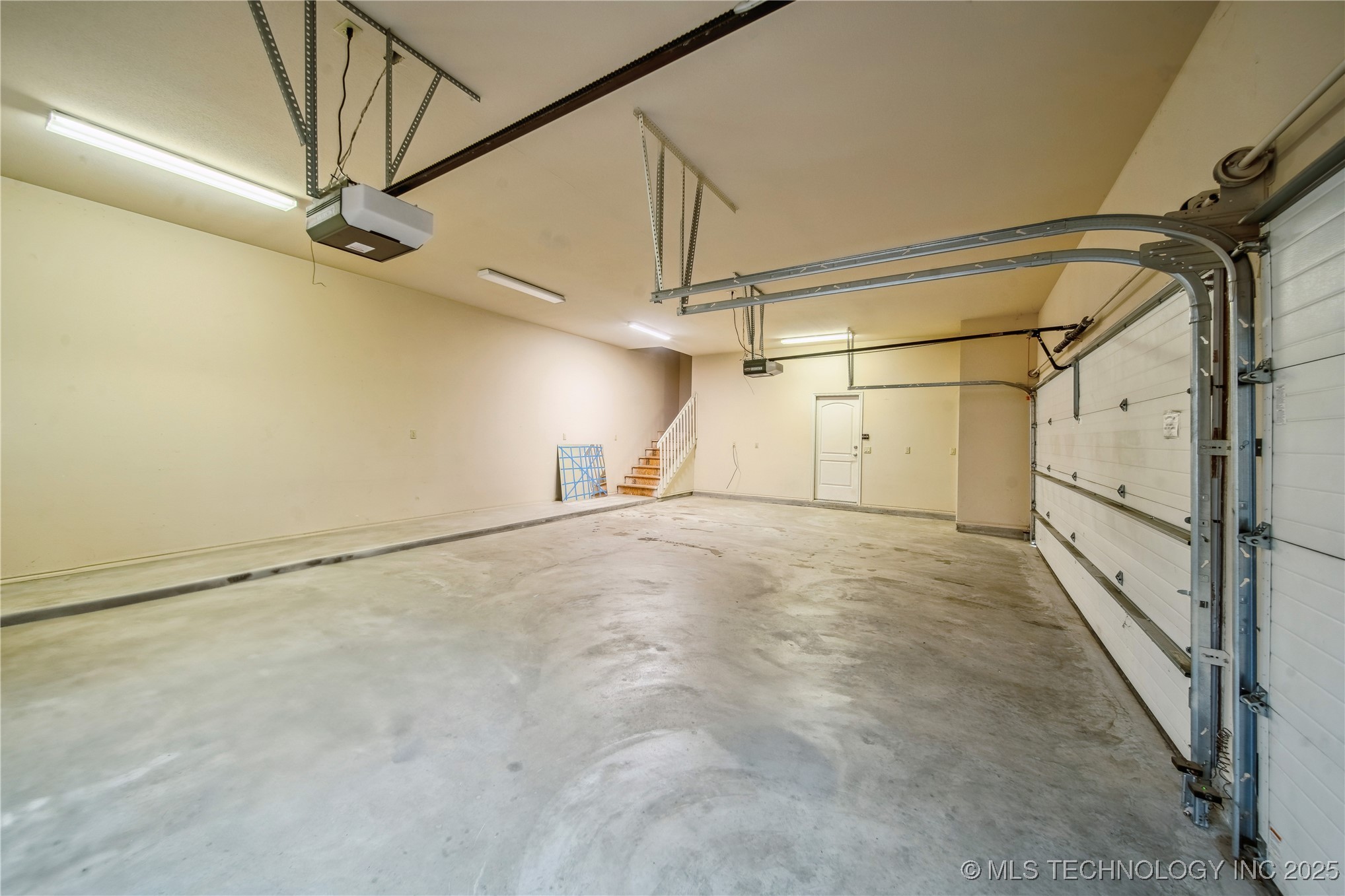 Tulsa, Oklahoma, 74145, United States, 5 Bedrooms Bedrooms, ,4 BathroomsBathrooms,Residential,For Sale,1758720