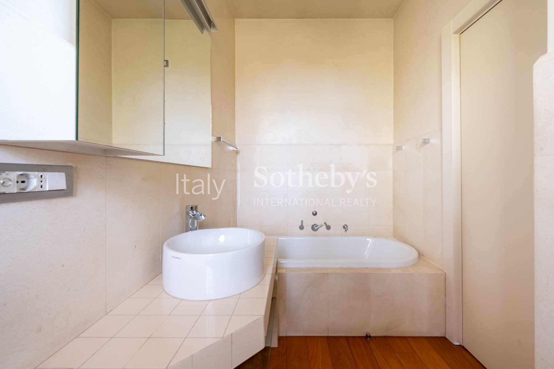  Elegant and bright penthouse in central area - 物件實景