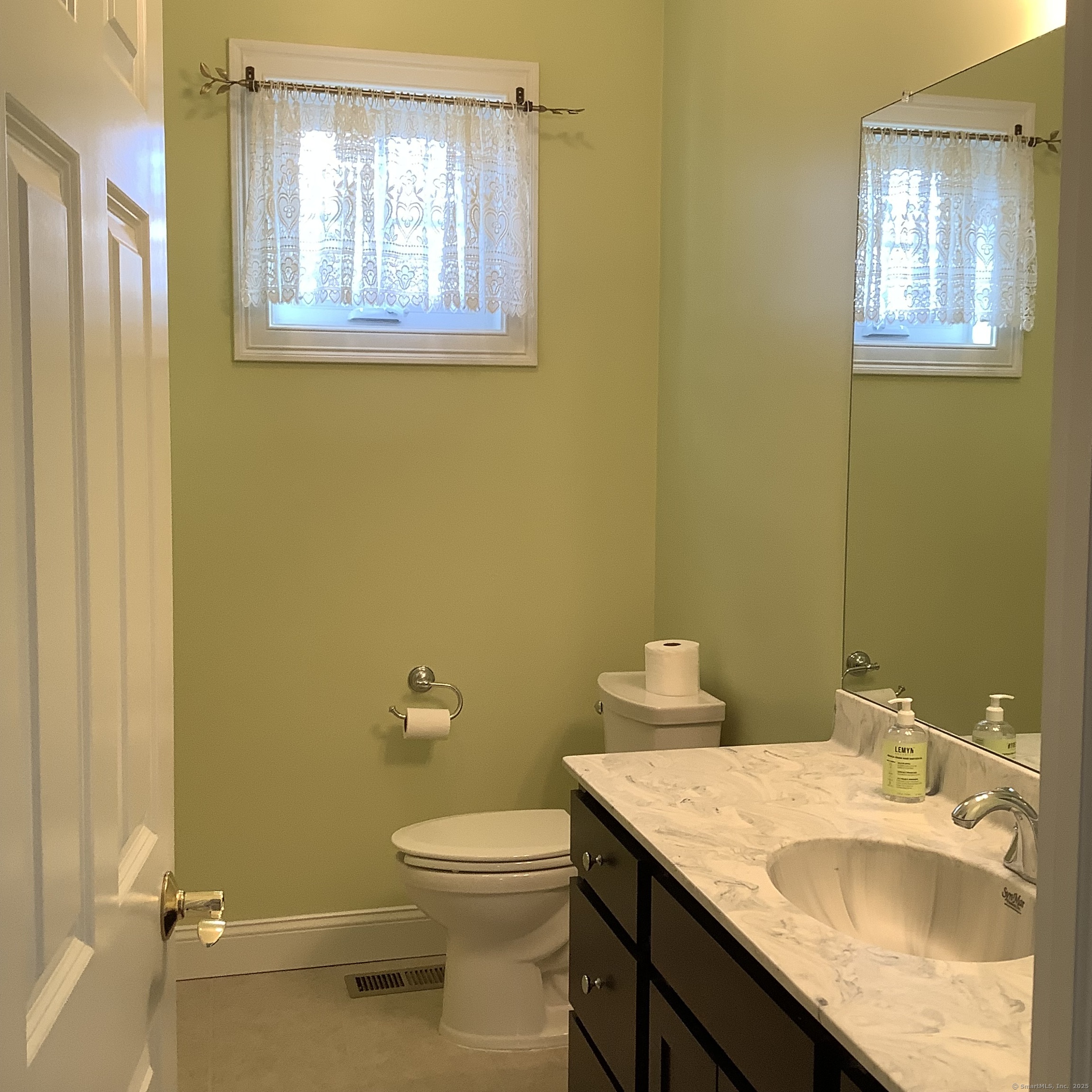 Cromwell, Connecticut, 06416, United States, 2 Bedrooms Bedrooms, ,2 BathroomsBathrooms,Residential,For Sale,1987108