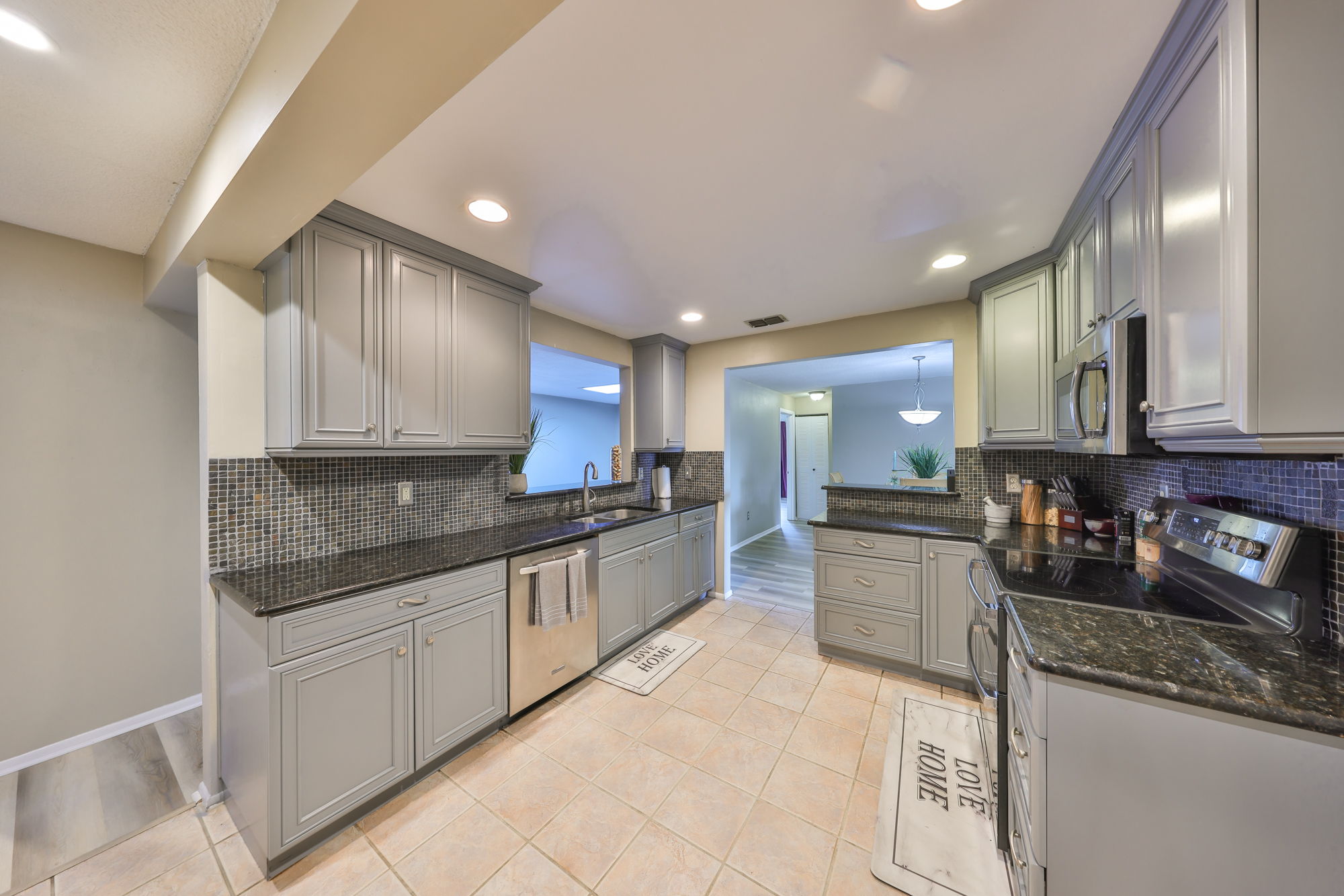 Seminole, Florida, 33772, United States, 4 Bedrooms Bedrooms, ,2 BathroomsBathrooms,Residential,For Sale,2013302