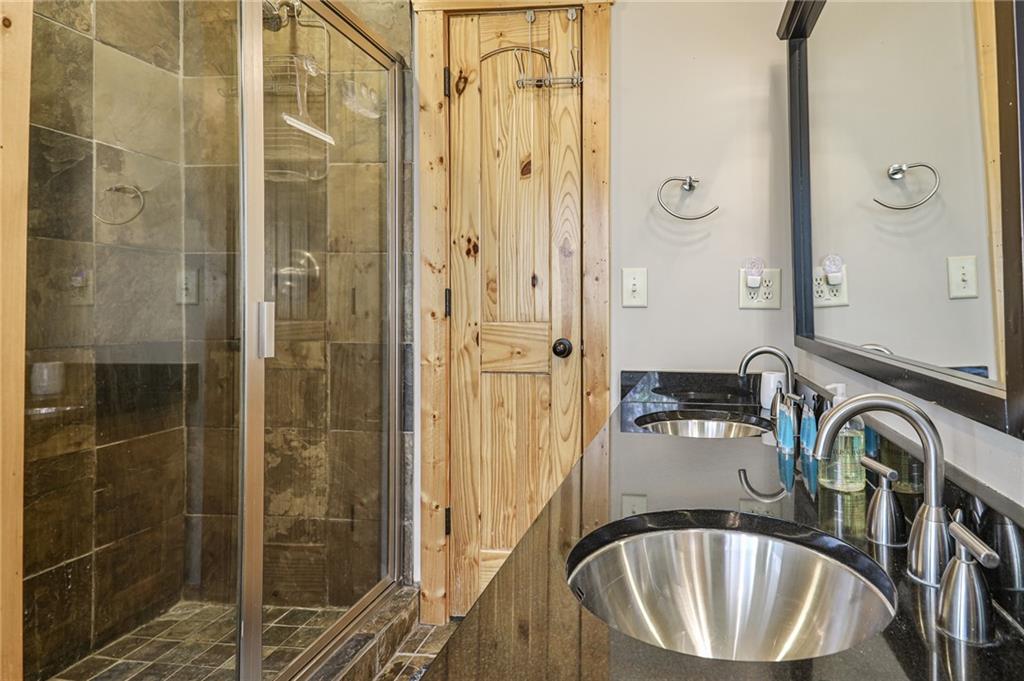 Ellijay, Georgia, 30540, United States, 3 Bedrooms Bedrooms, ,3 BathroomsBathrooms,Residential,For Sale,1923913