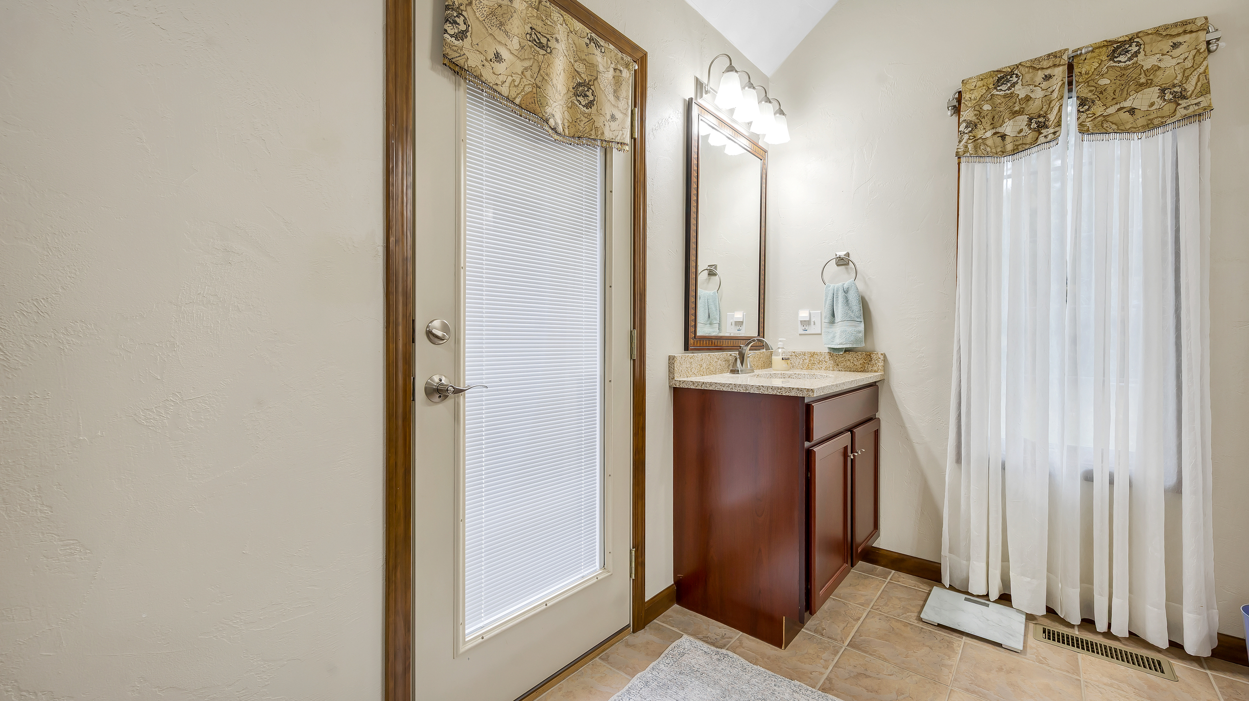 Waterloo, Illinois, 62298, United States, 3 Bedrooms Bedrooms, ,3 BathroomsBathrooms,Residential,For Sale,1986147