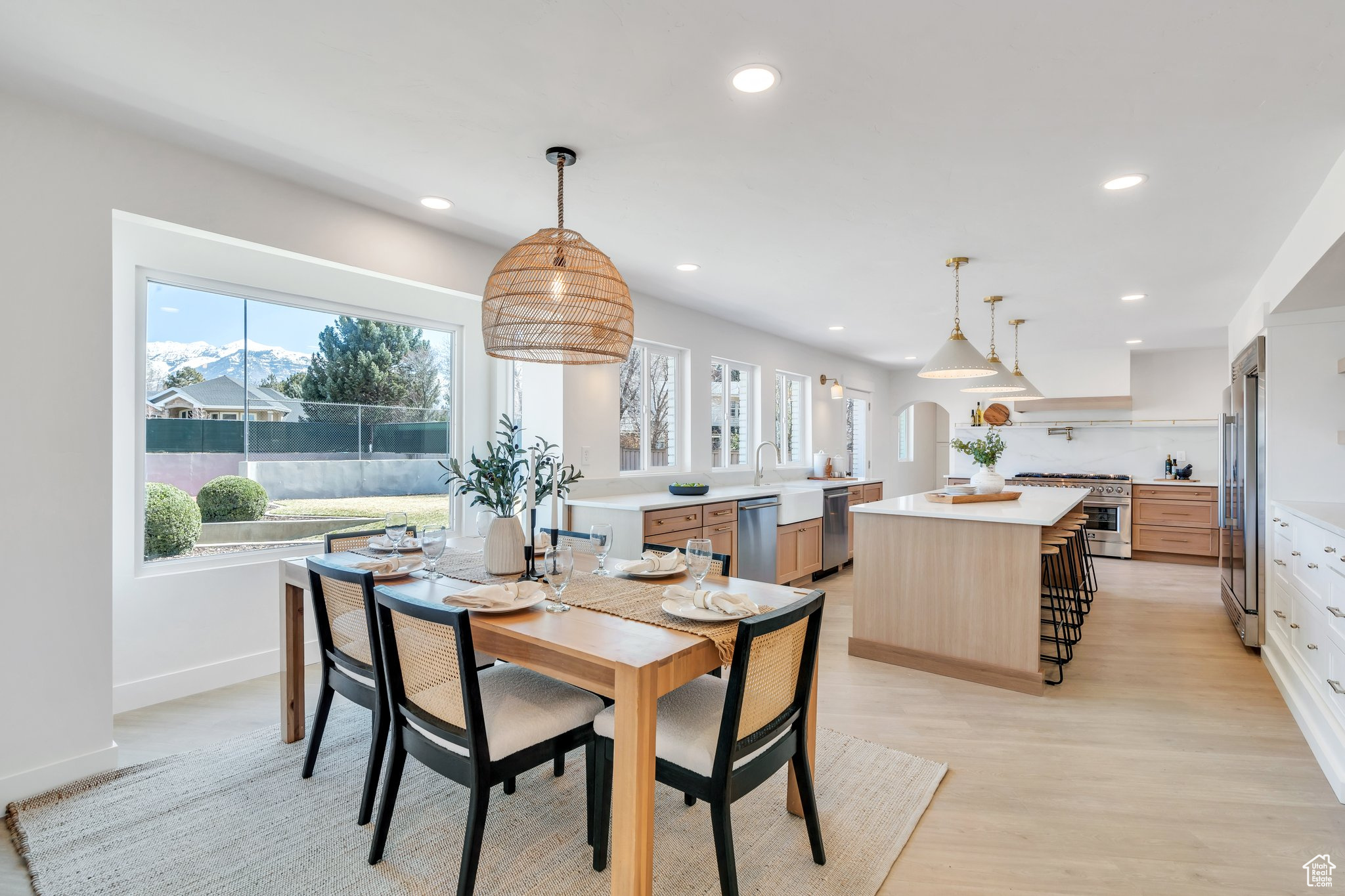 Orem, Utah, 84058, United States, 6 Bedrooms Bedrooms, ,6 BathroomsBathrooms,Residential,For Sale,1829132