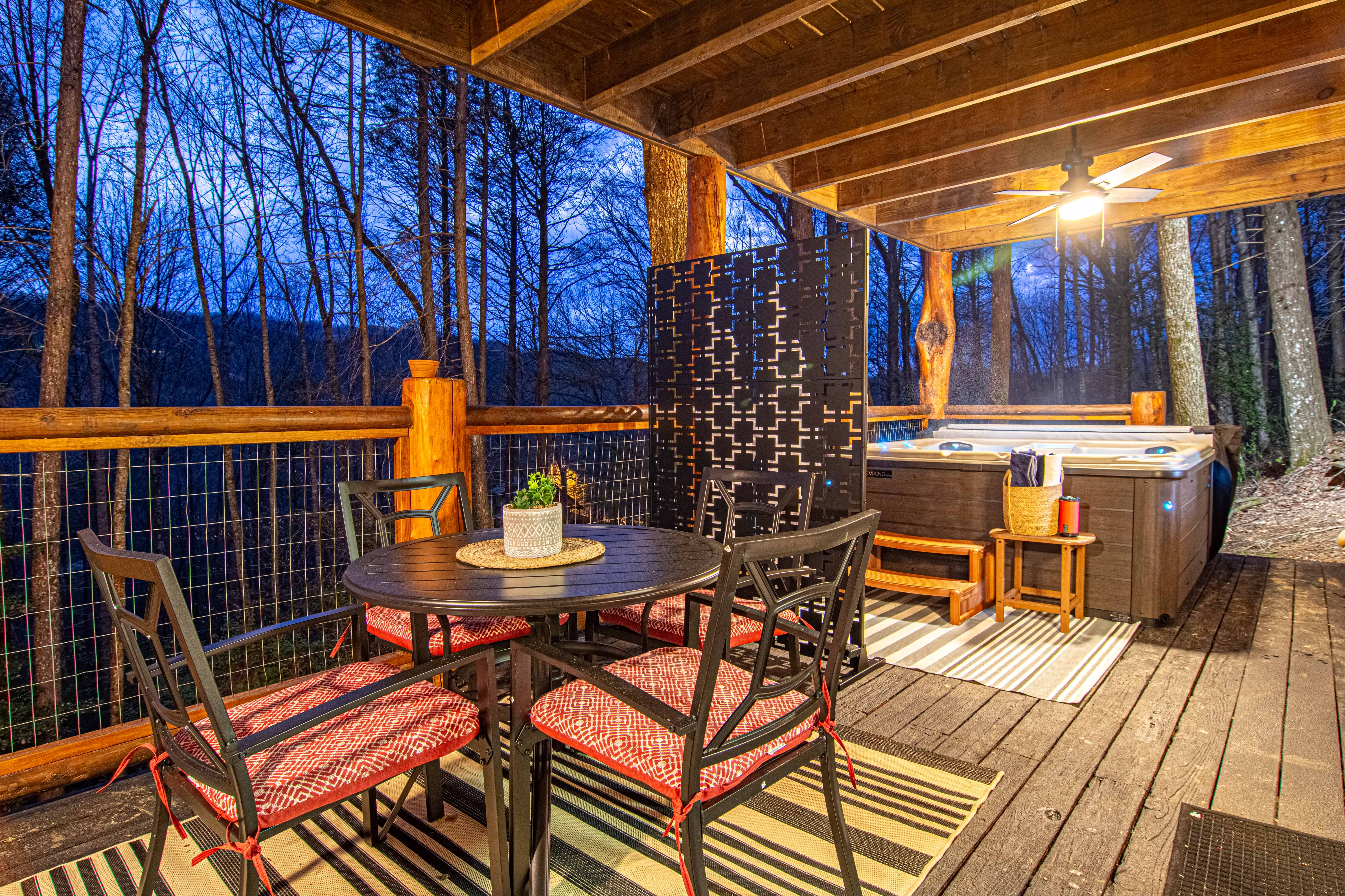 Gatlinburg, Tennessee, 37738, United States, 3 Bedrooms Bedrooms, ,4 BathroomsBathrooms,Residential,For Sale,1977450