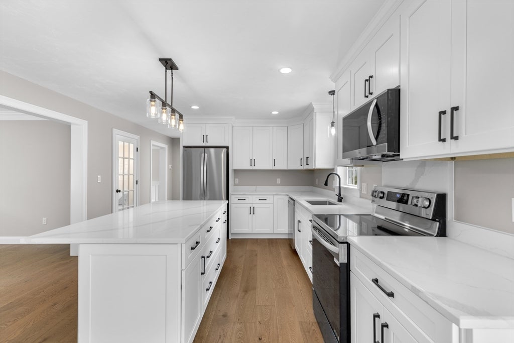 Lakeville, Massachusetts, 02347, United States, 3 Bedrooms Bedrooms, ,3 BathroomsBathrooms,Residential,For Sale,1943021