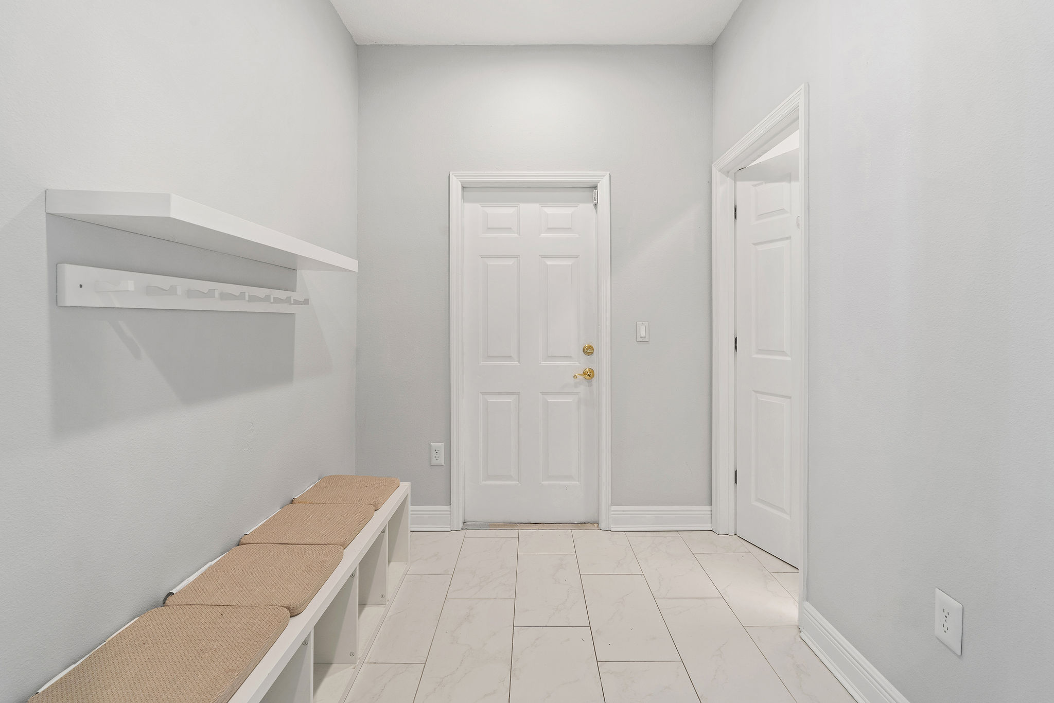 Largo, Florida, 33771, United States, 5 Bedrooms Bedrooms, ,3 BathroomsBathrooms,Residential,For Sale,1980944