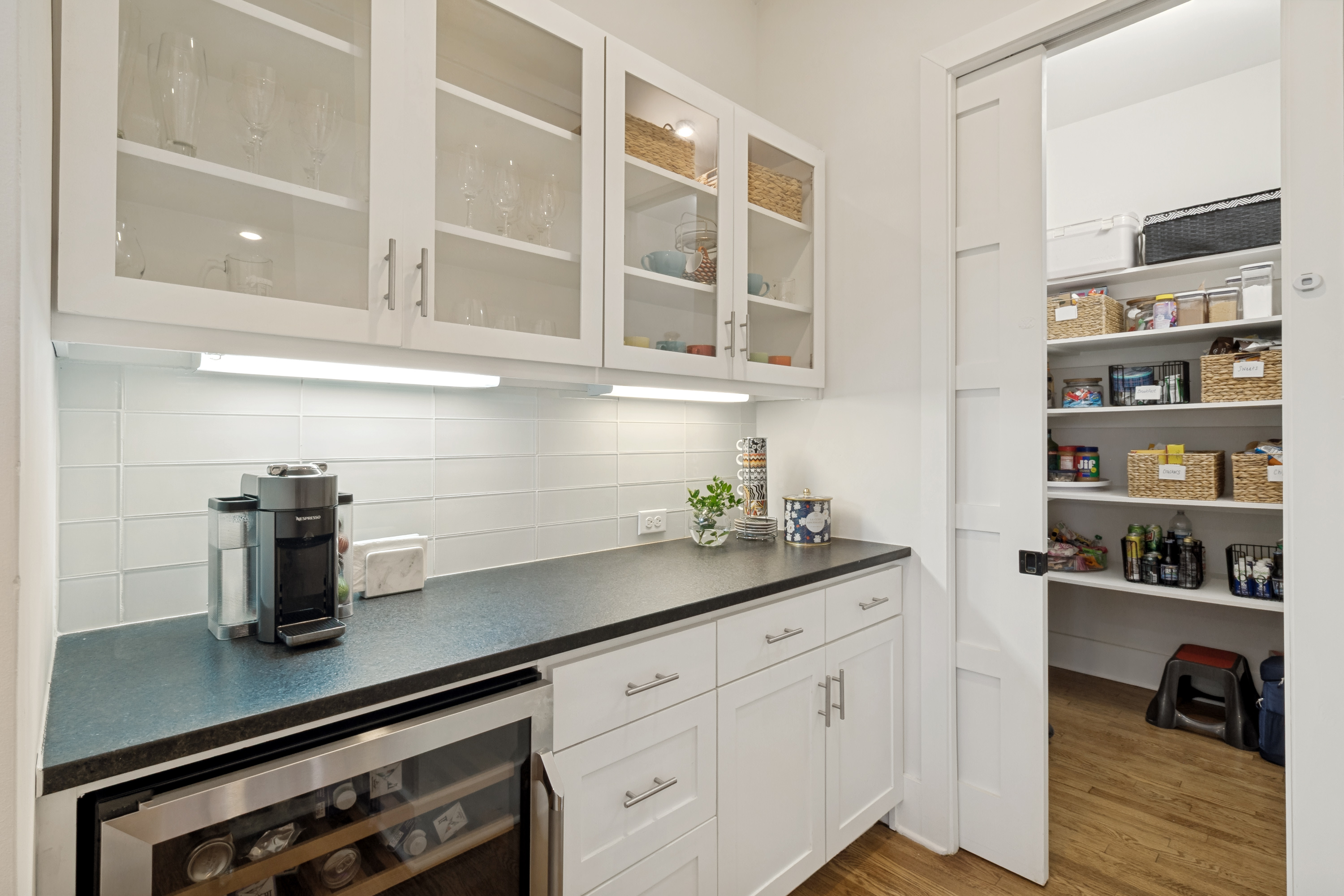  Stylishly Refreshed Craftsman in the Heart of Vickery Place - 物件實景