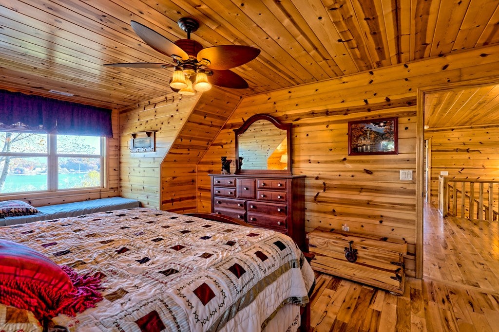 Young Harris, Georgia, 30582, United States, 4 Bedrooms Bedrooms, ,5 BathroomsBathrooms,Residential,For Sale,1987920