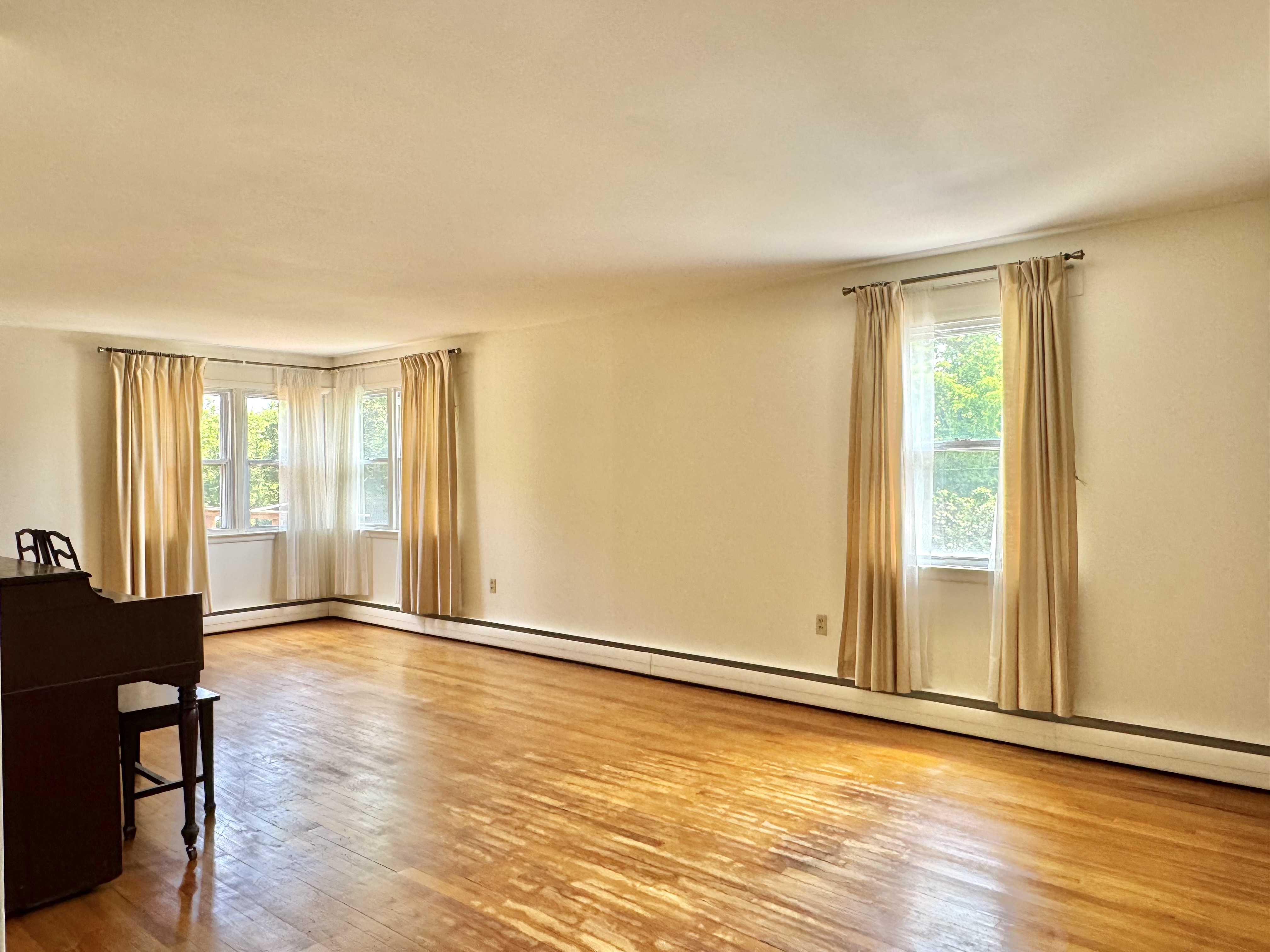 Catskill, New York, 12414, United States, 6 Bedrooms Bedrooms, ,3 BathroomsBathrooms,Residential,For Sale,1983582