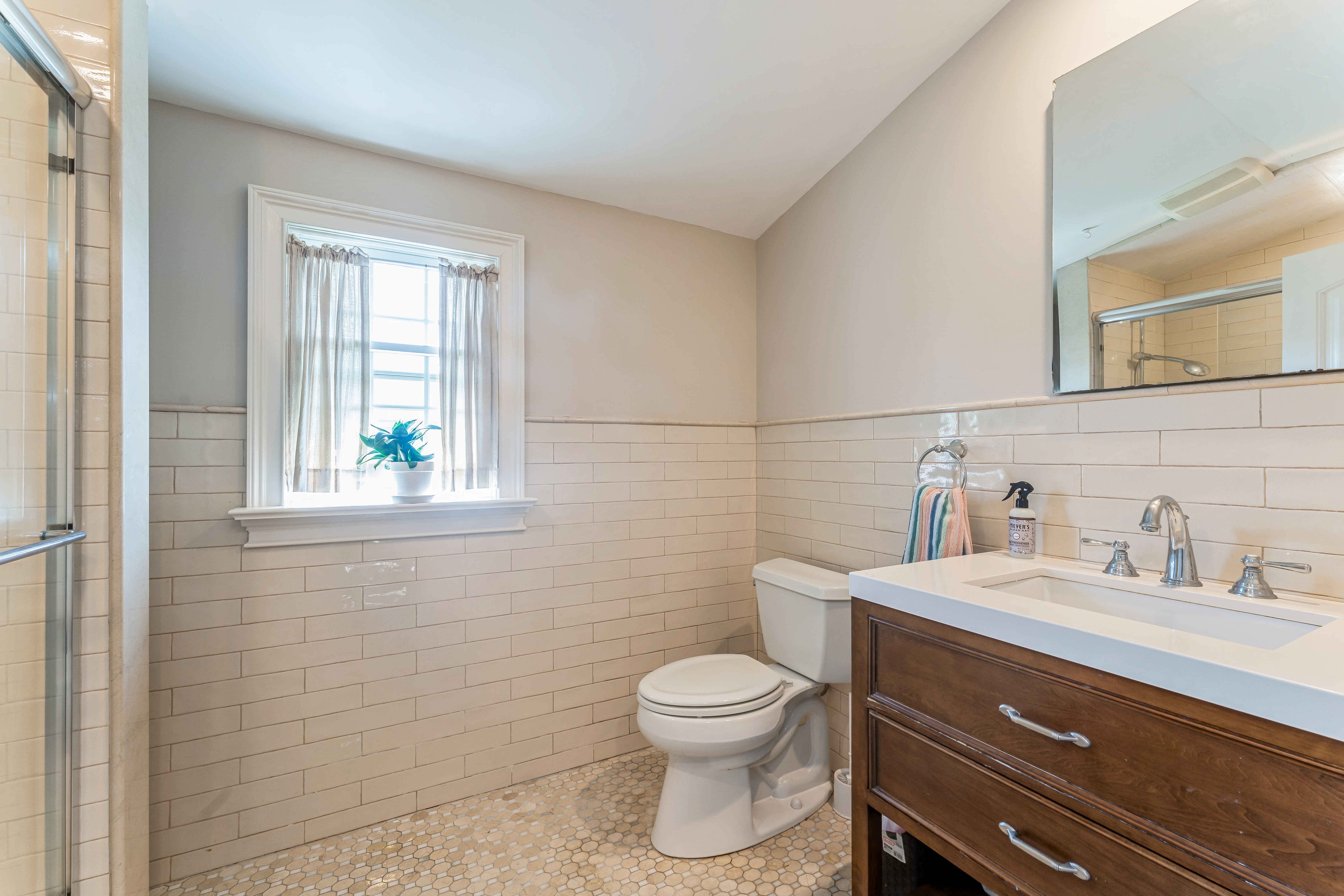 Floral Park, New York, 11001, United States, 4 Bedrooms Bedrooms, ,3 BathroomsBathrooms,Residential,For Sale,1905597